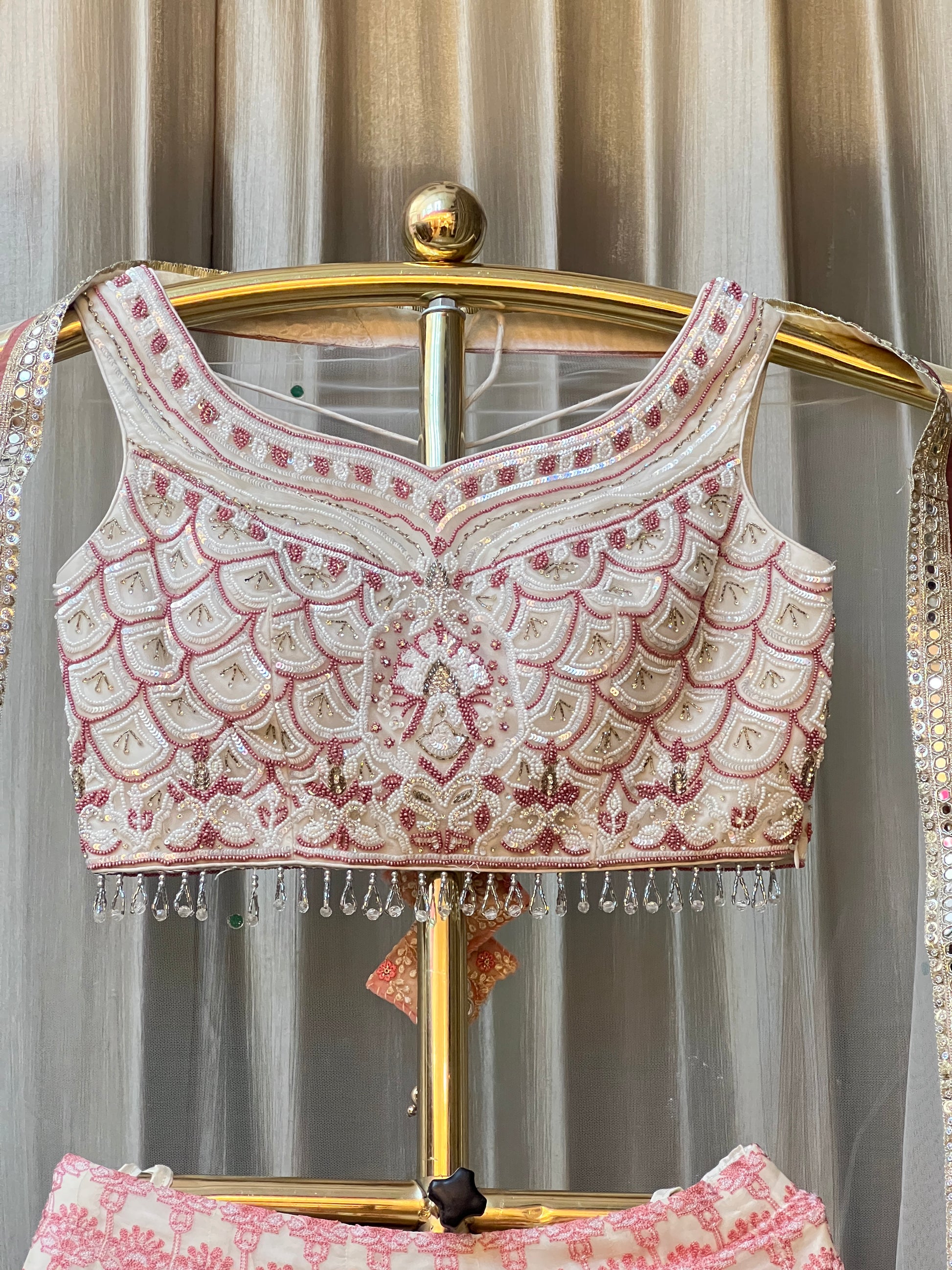 SANGEET LEHENGA,MEHENDI LENEHGA,ORGANZA,THREAD WORK,