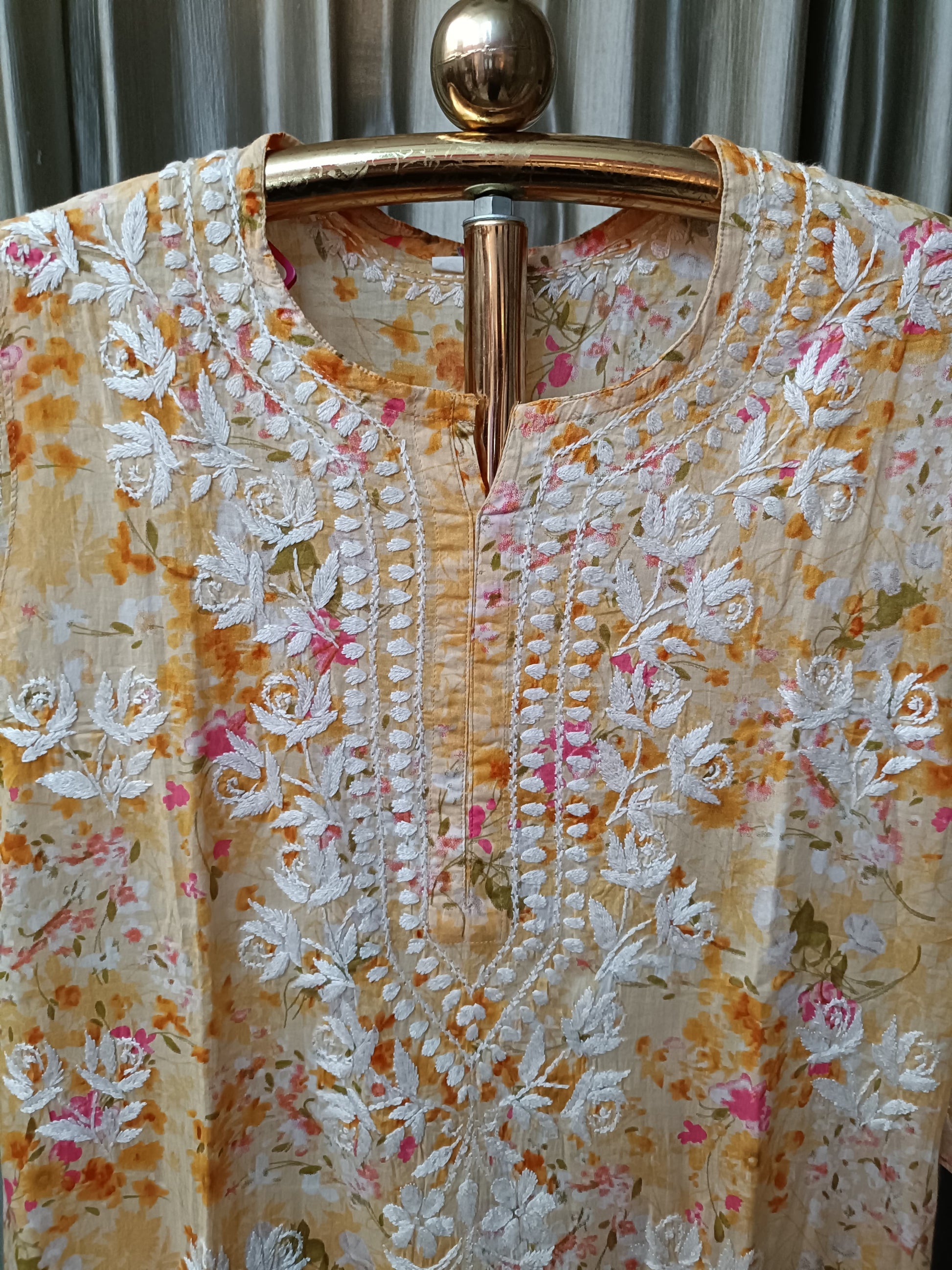LAKAHNAVI KURTI SET