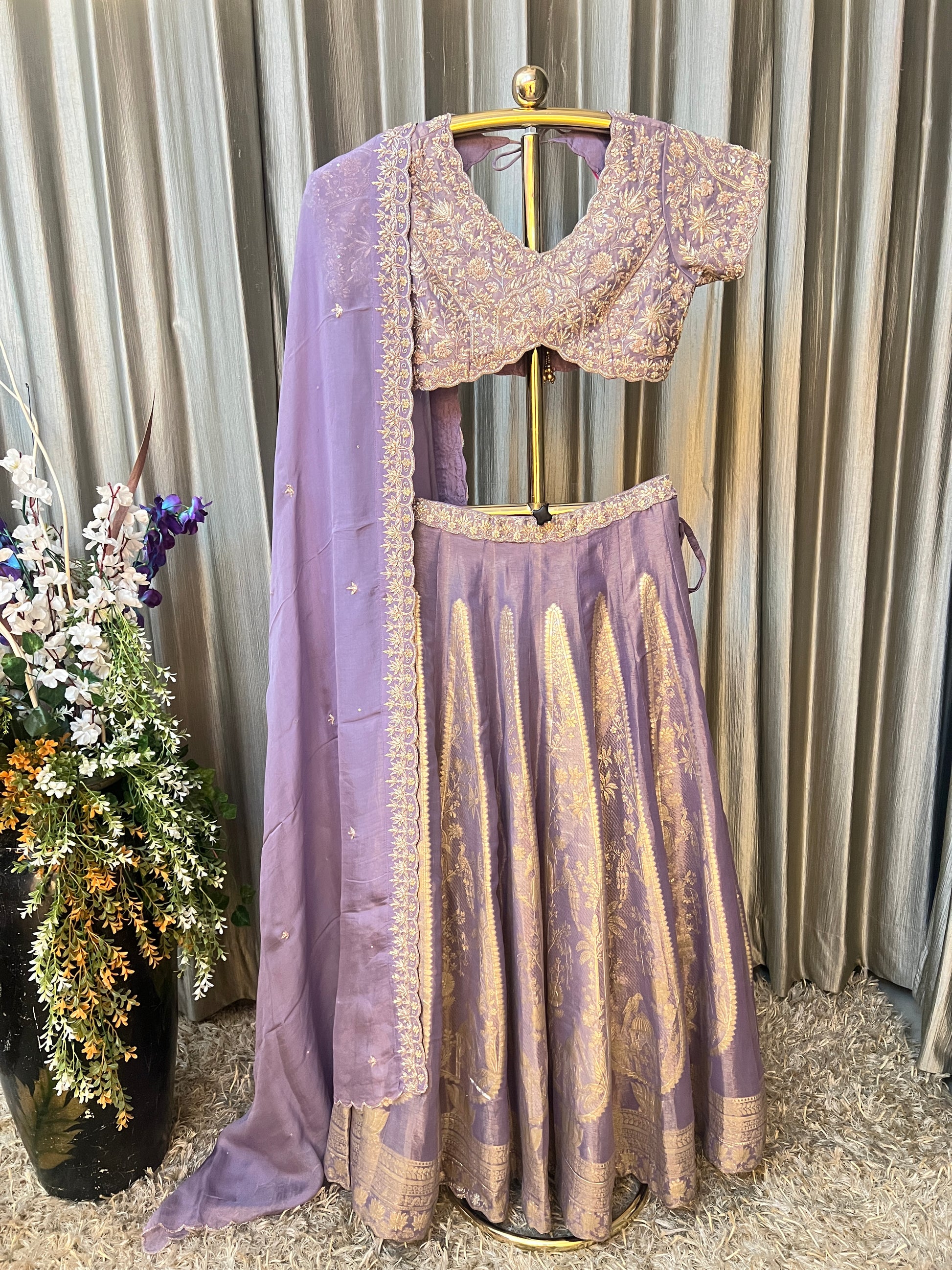 BANARASI LEHENGA CHOLI,TRADITIONAL LEHENGA,ZARDOZSI WORK,SANGEET LEHENGA