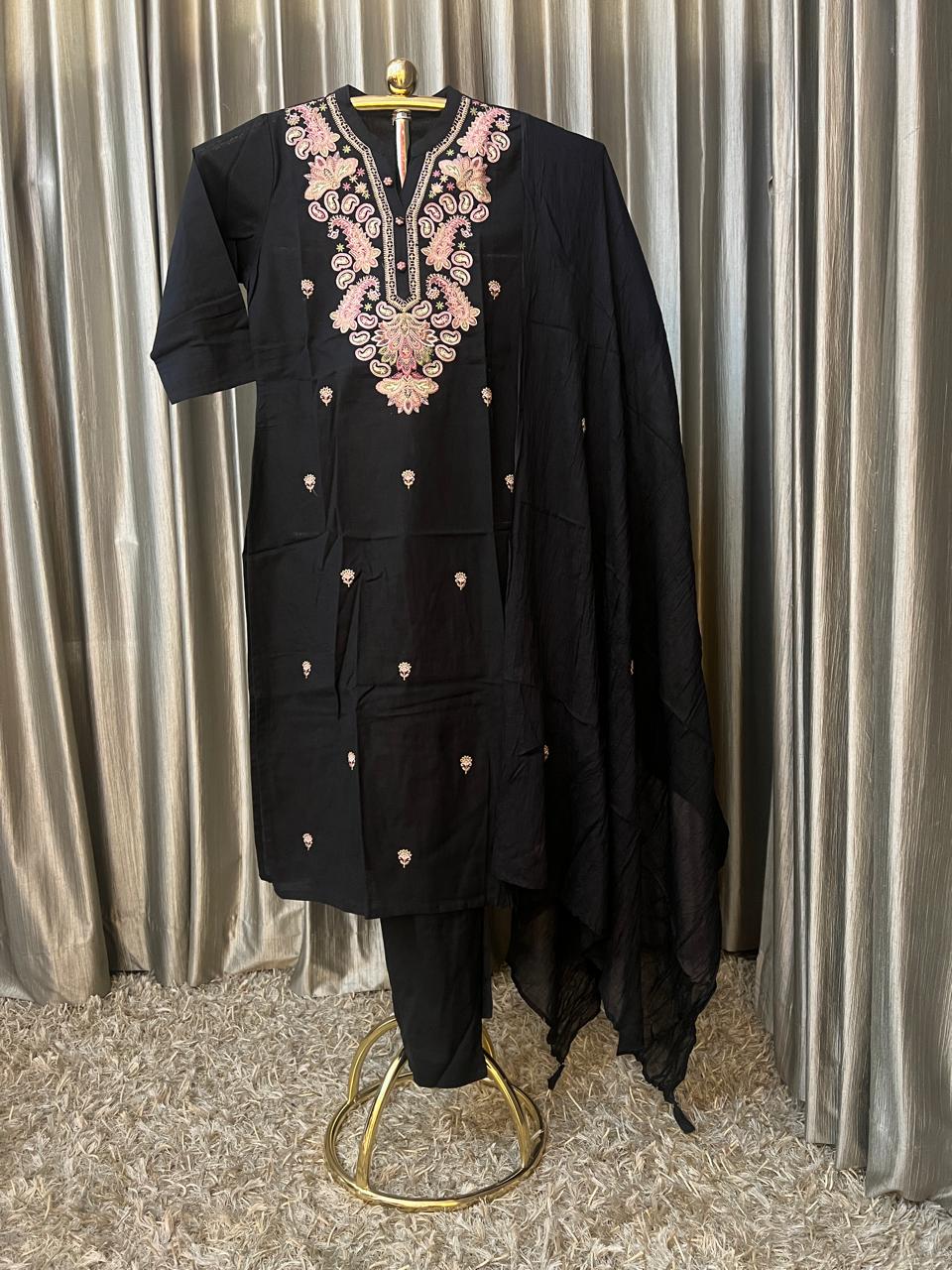Thread Work with Linen Fabric Kurti Set