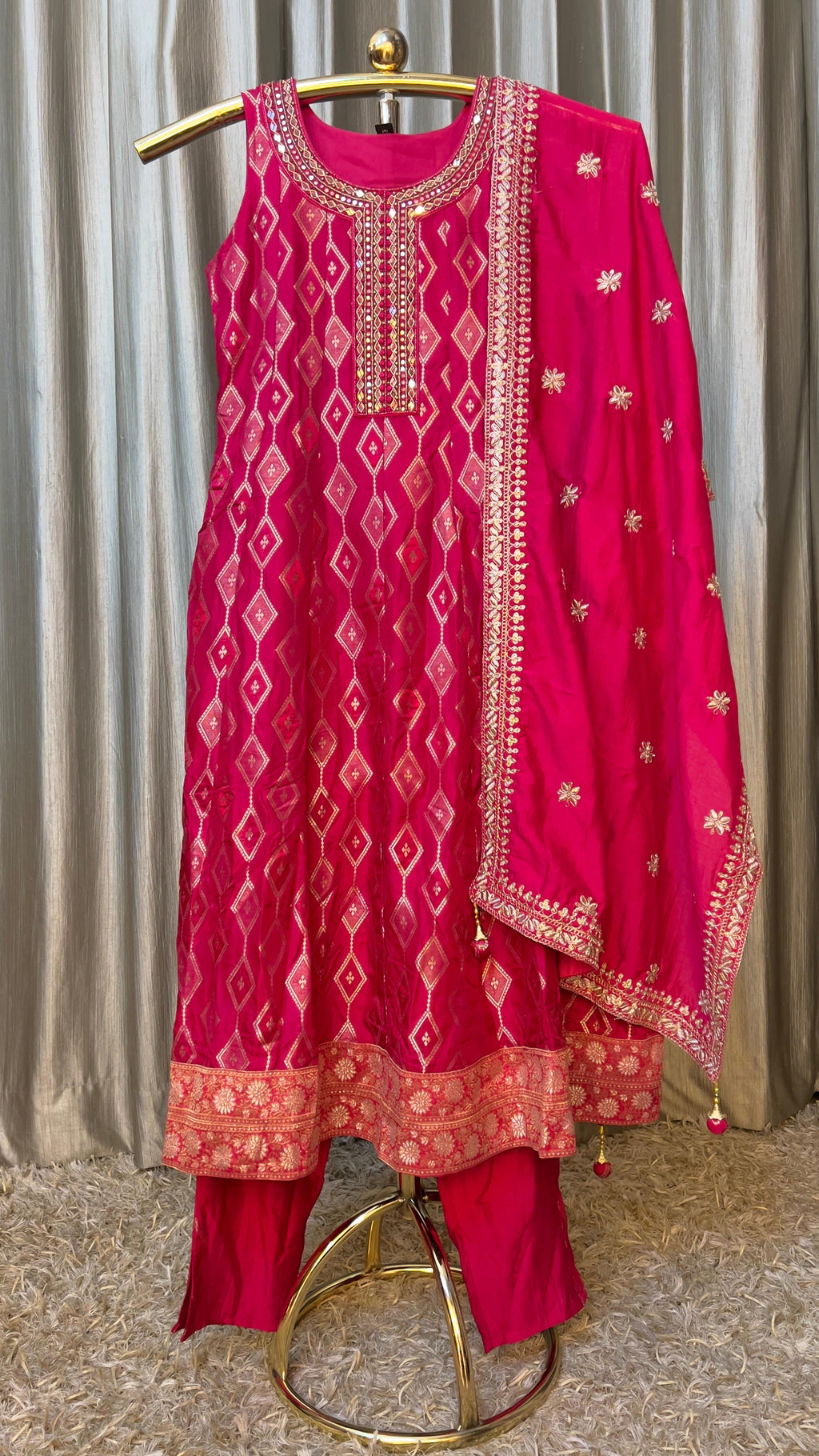 SILK ANARKALI DRESS,FESTIVE OCCASSION,CELEBRATIONS,TRADITIONAL SANGEET FUNCTION PARTY WEAR OUTFIT