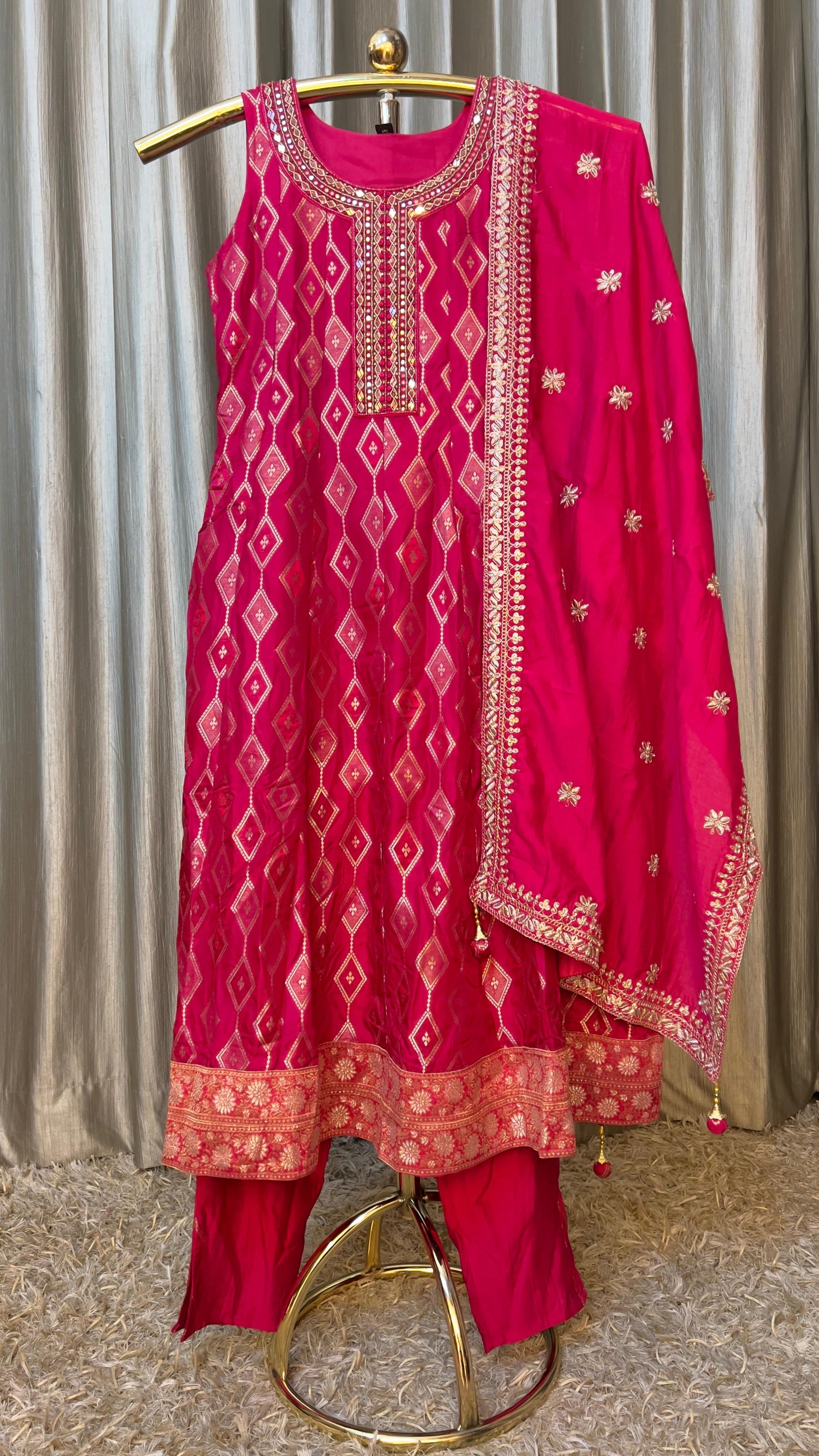 SILK ANARKALI DRESS,FESTIVE OCCASSION,CELEBRATIONS,TRADITIONAL SANGEET FUNCTION PARTY WEAR OUTFIT