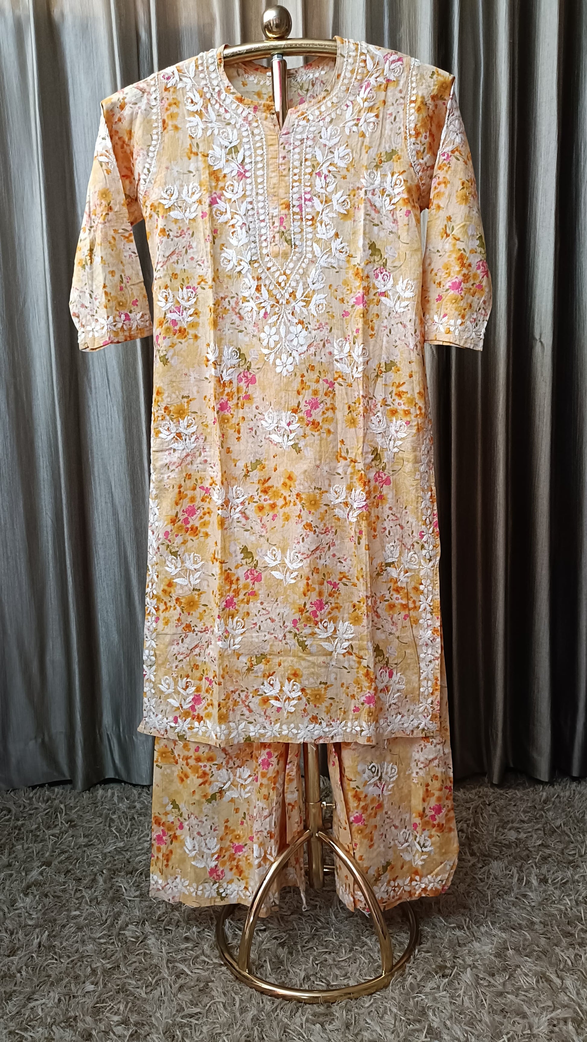 LAKAHNAVI KURTI SET
