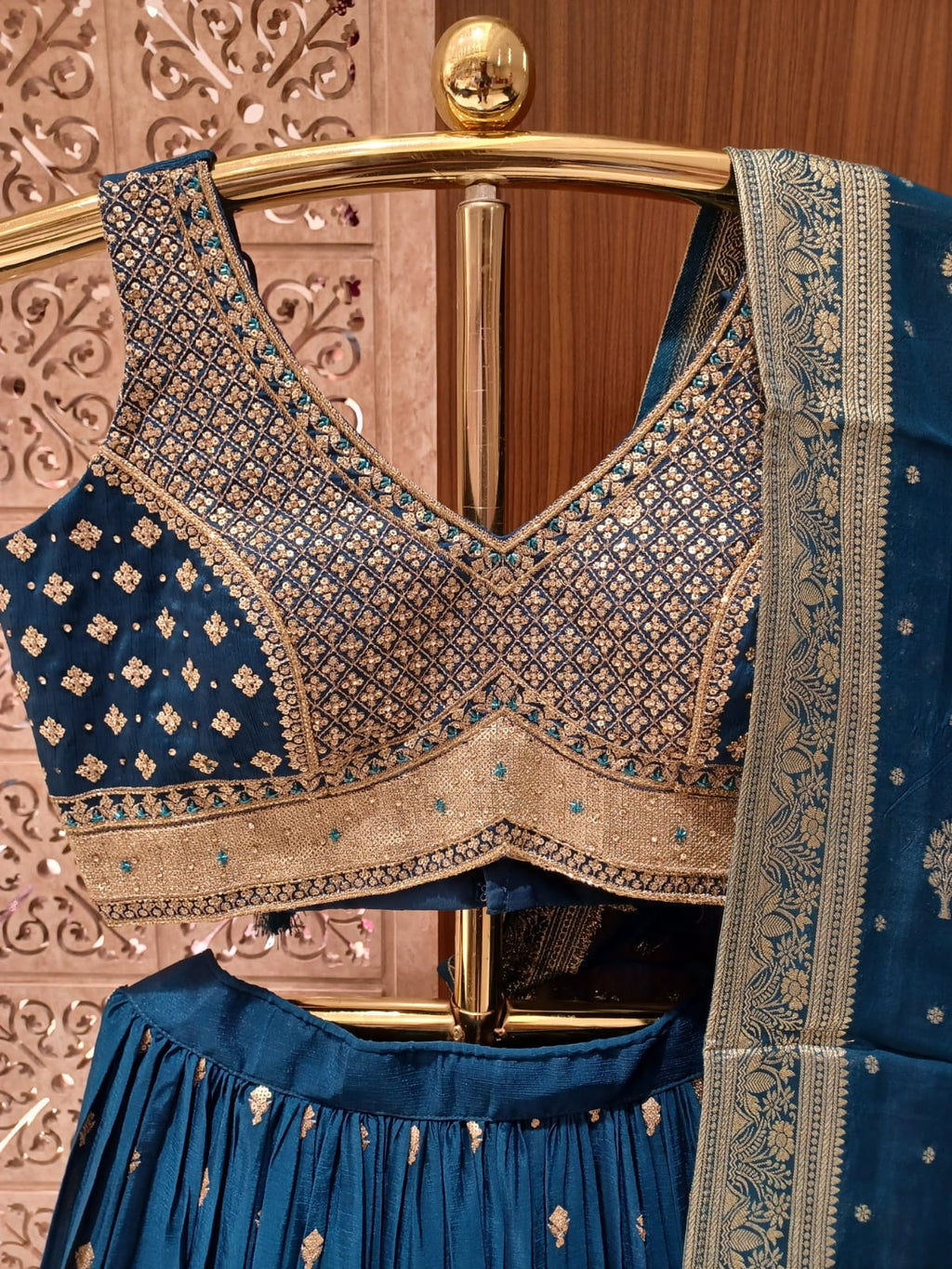 MEHENDI,WEDDING PARTY WEAR LEHENGA CHOLI