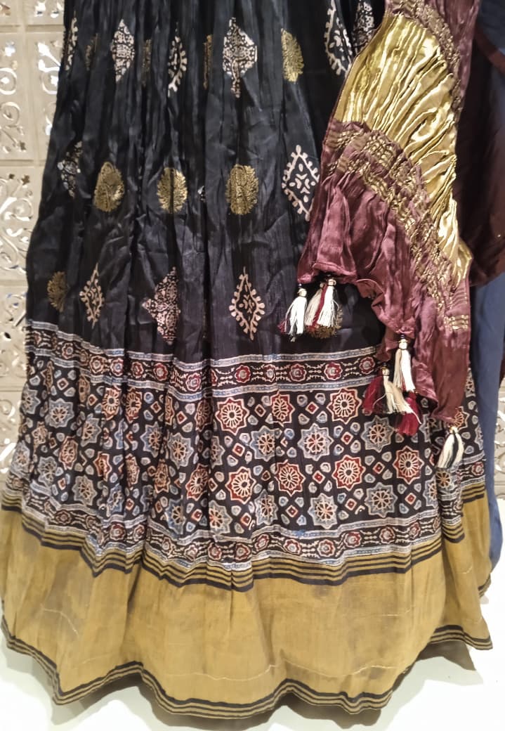 FLOOR LENGTH FUNCTIONAL PARTY WEAR OUTFIT