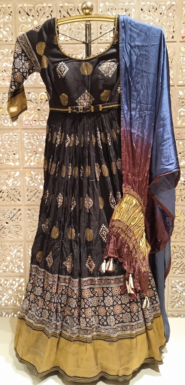 FLOOR LENGTH FUNCTIONAL PARTY WEAR OUTFIT