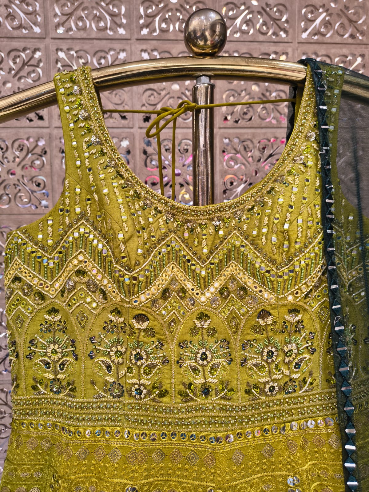 MEHENDI,HALDI FESTVE OCCASSION PARTY WEAR OUTFIT