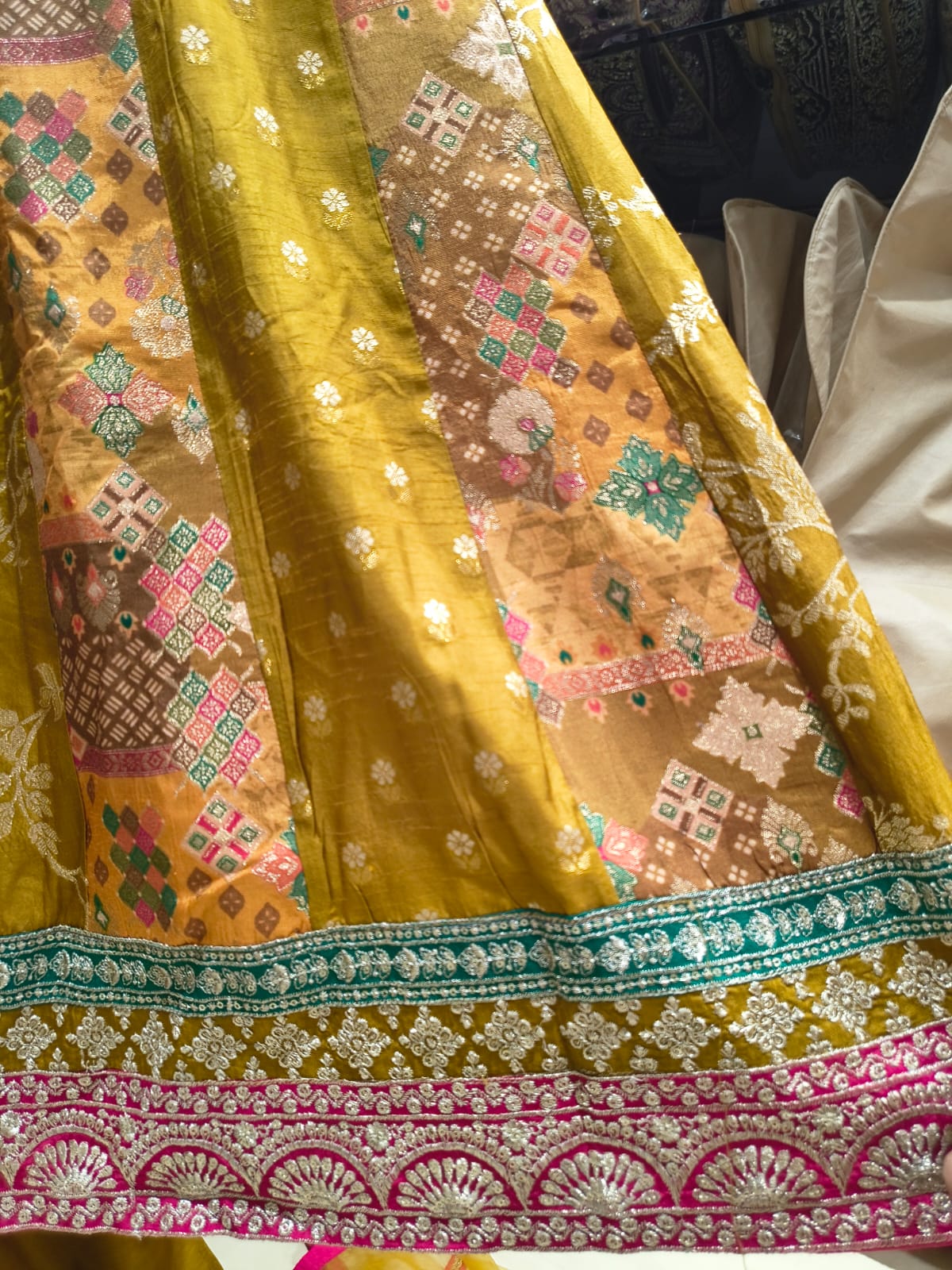 HALDI,MEHENDI FUNCTIONAL FESTIVE OCCASSION