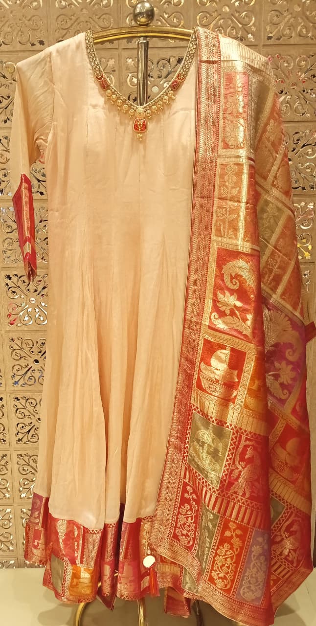 FESTIVE,FUNCTIONAL PARTY WEAR OUTFIT