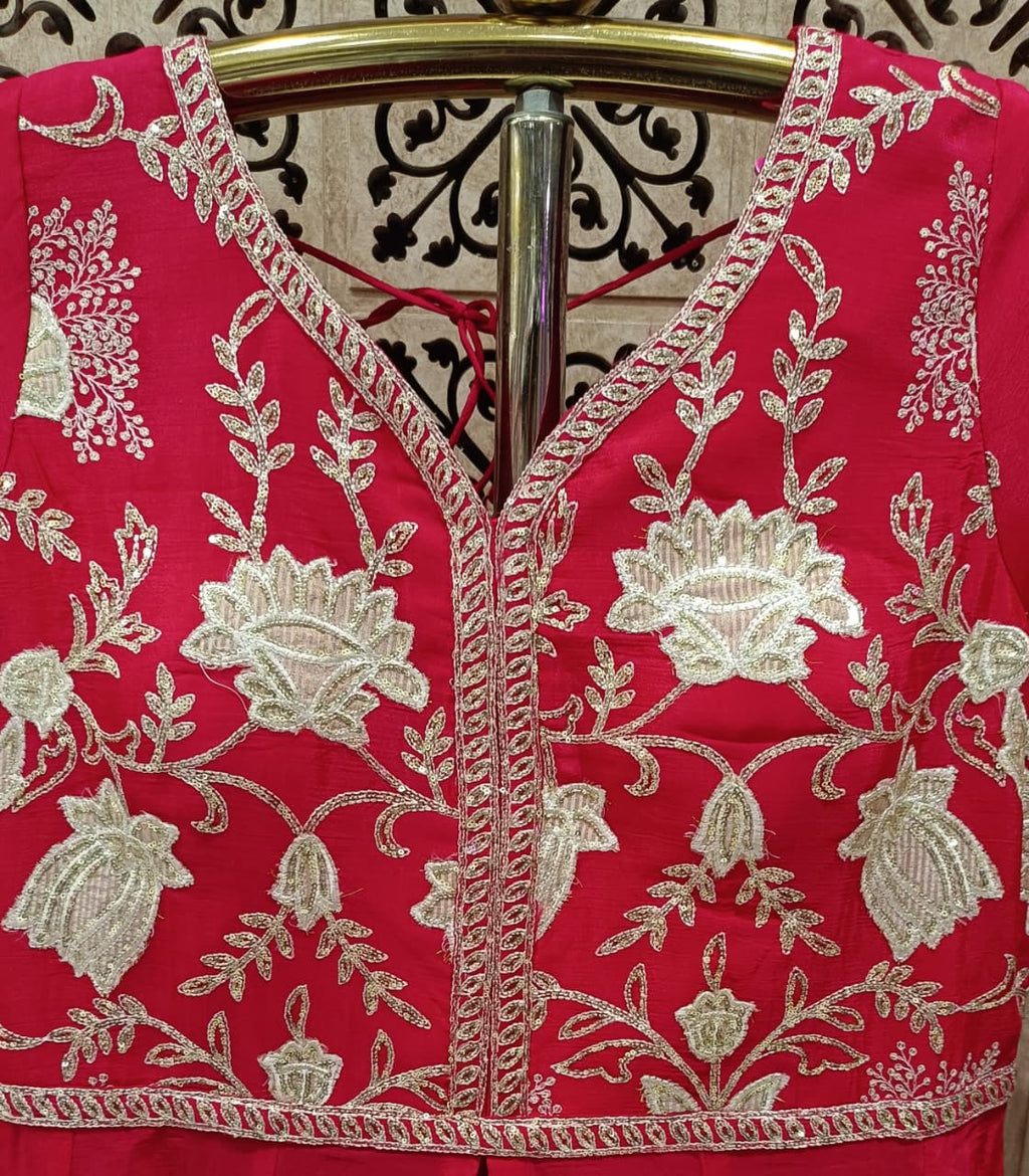 FESTIVE FUNCTIONAL OUTFIT