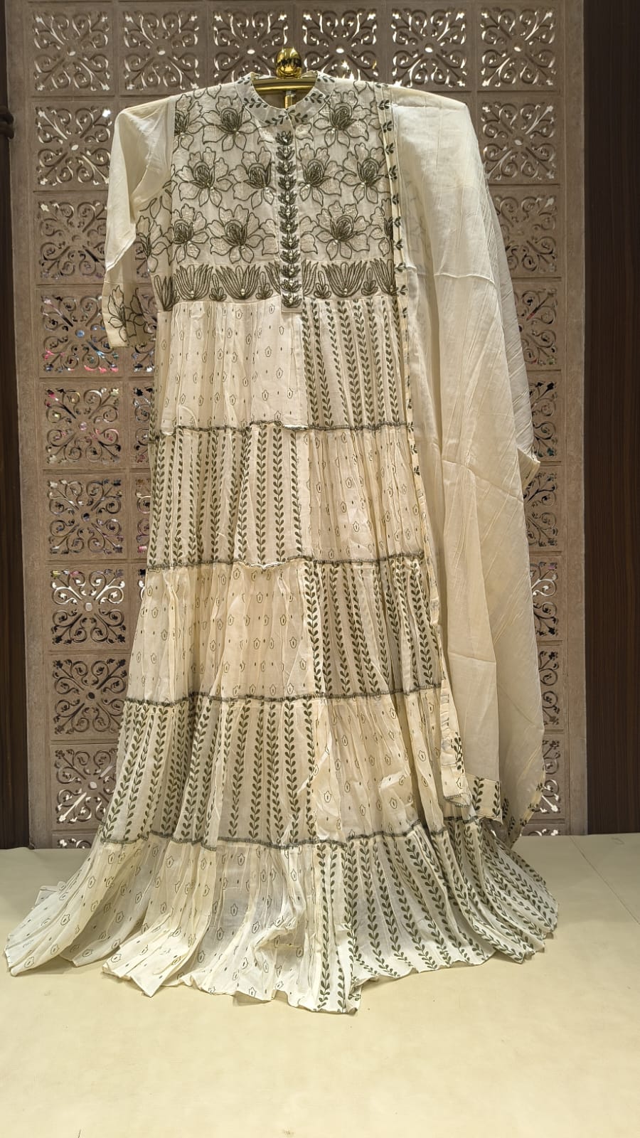 FLOOR LENGTH GOWN STYLE OUTFIT