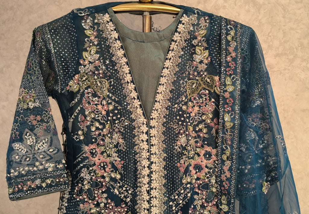 PAKISTANI PARTY WEAR OUTFIT