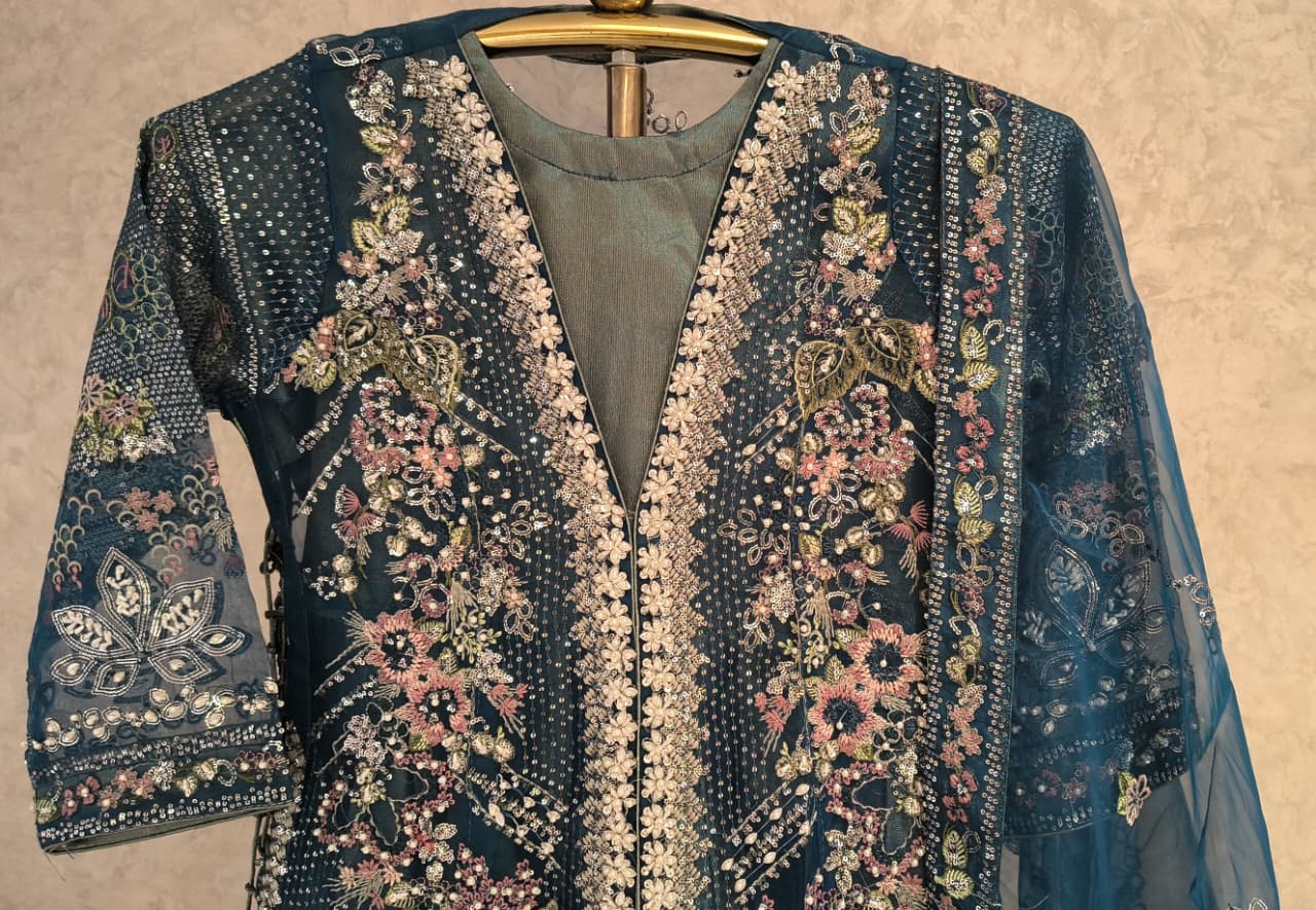 PAKISTANI PARTY WEAR OUTFIT