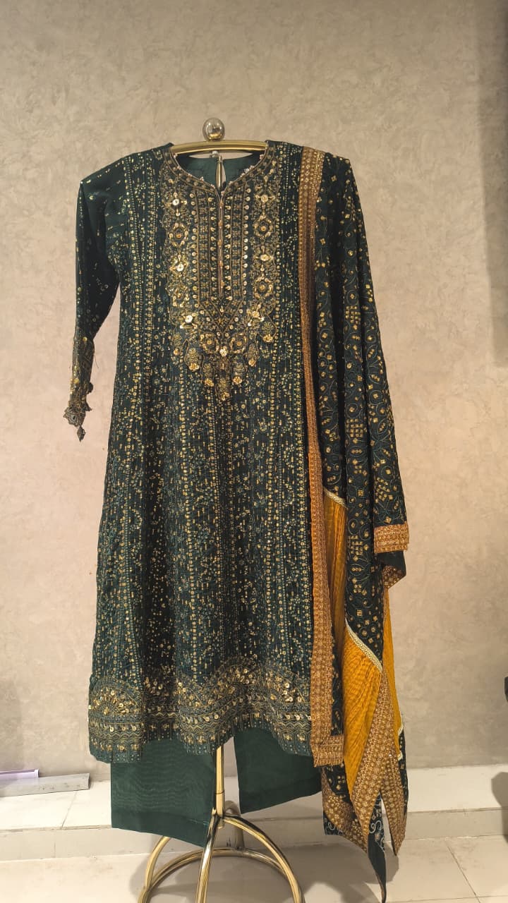 PAKISTANI PARTY WEAR OUTFIT