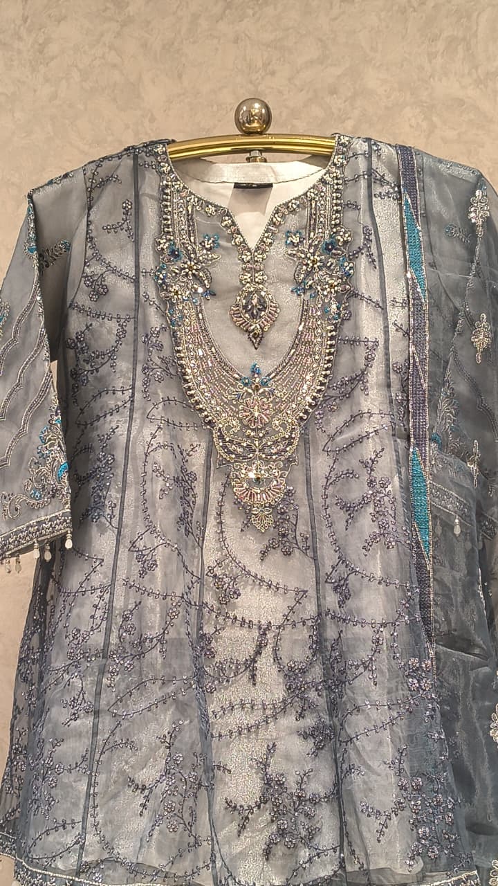 PAKISTANI PARTY WEAR OUTFIT