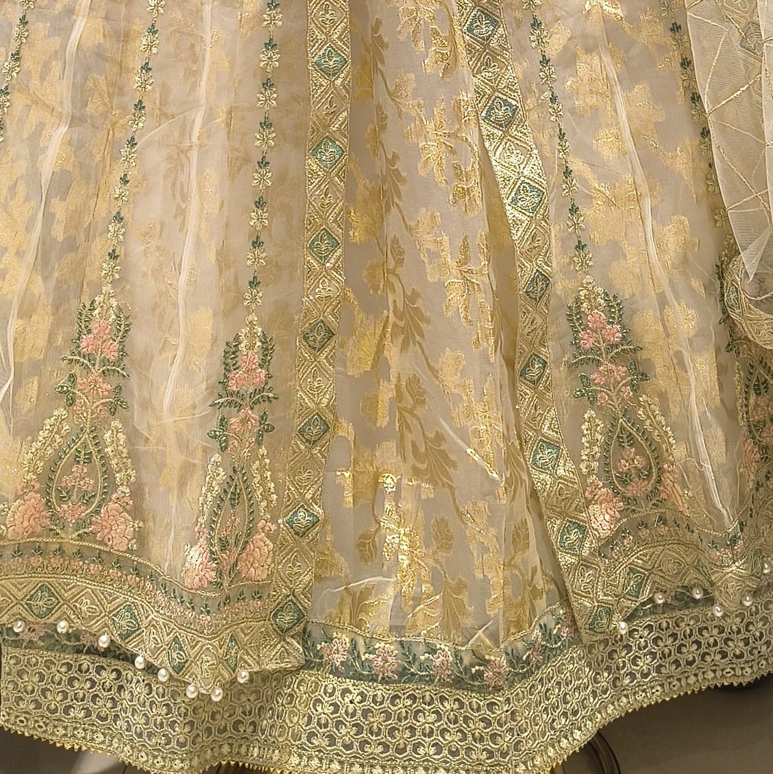 PAKISTANI PARTY WEAR OUTFIT