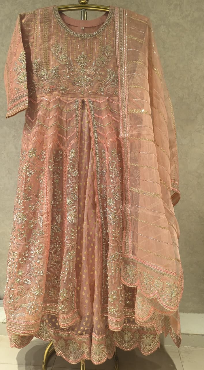 PAKISTANI FRONT CUT STYLE OUTFIT