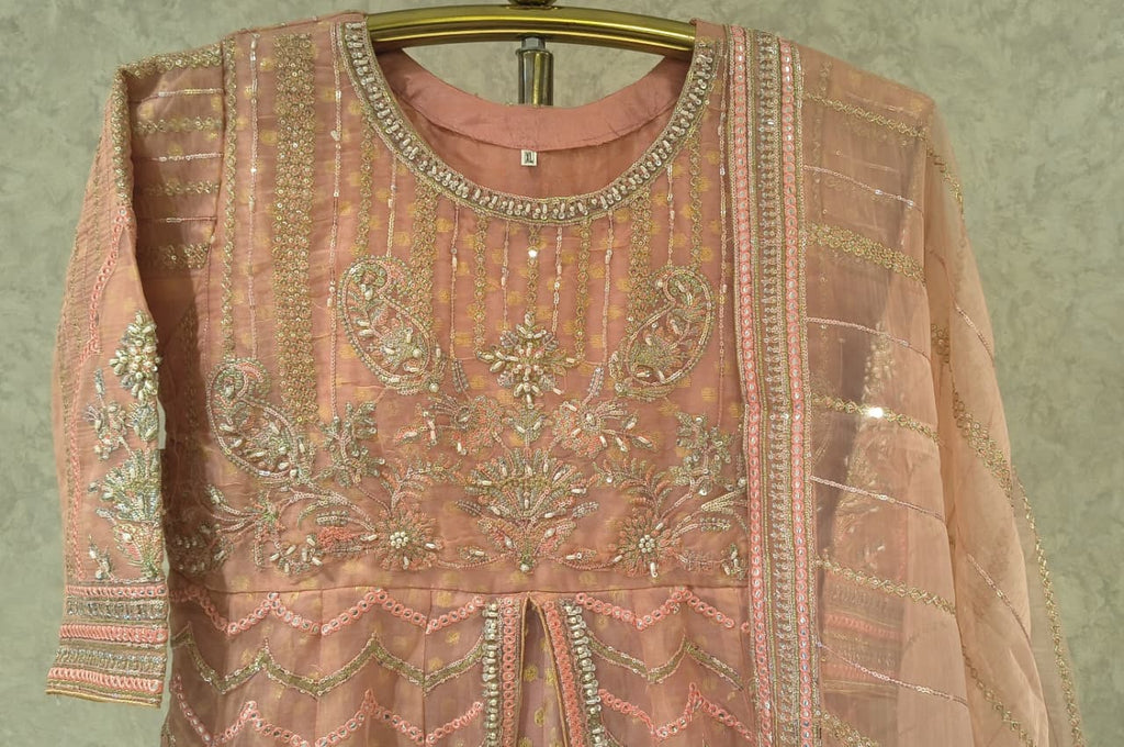 PAKISTANI FRONT CUT STYLE OUTFIT