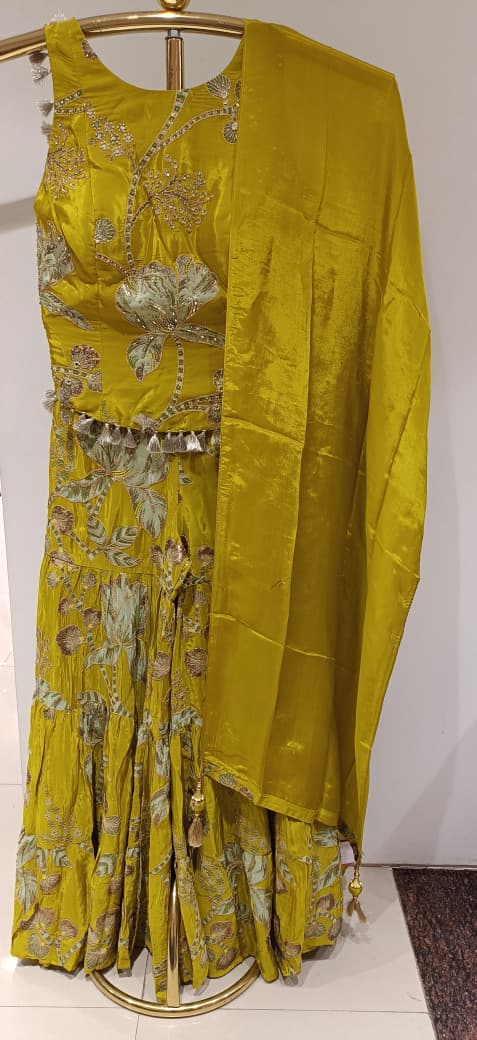 INDO-WESTERN MEHENDI HALDI FUNCTIONAL PARTY WEAR OUTFIT