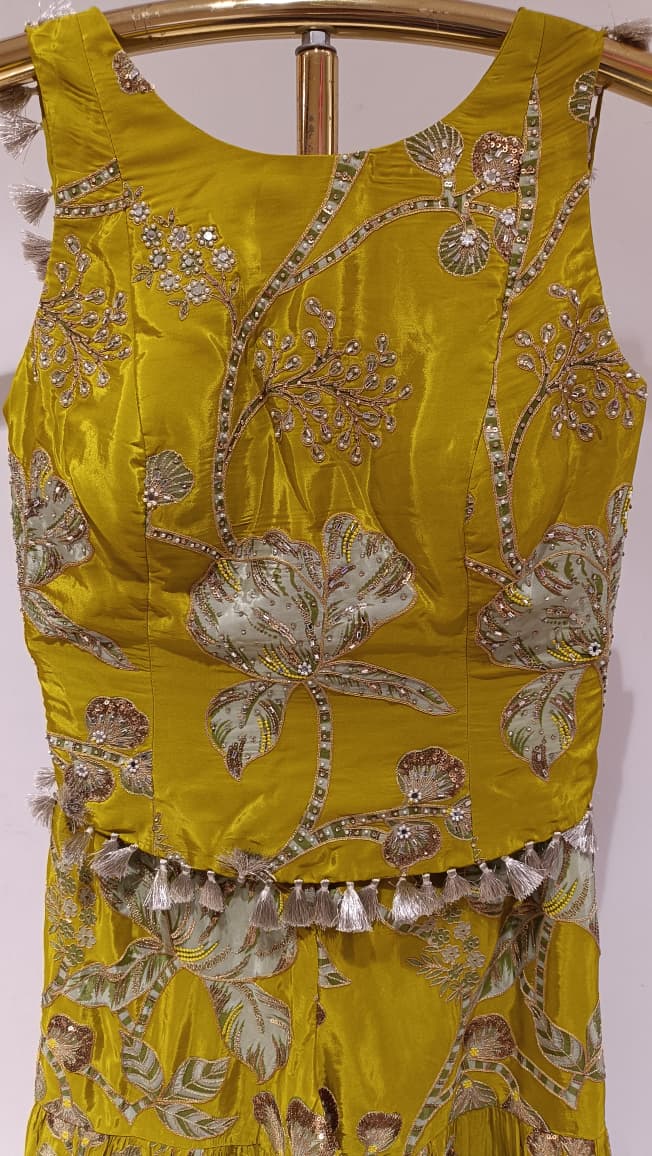 INDO-WESTERN MEHENDI HALDI FUNCTIONAL PARTY WEAR OUTFIT