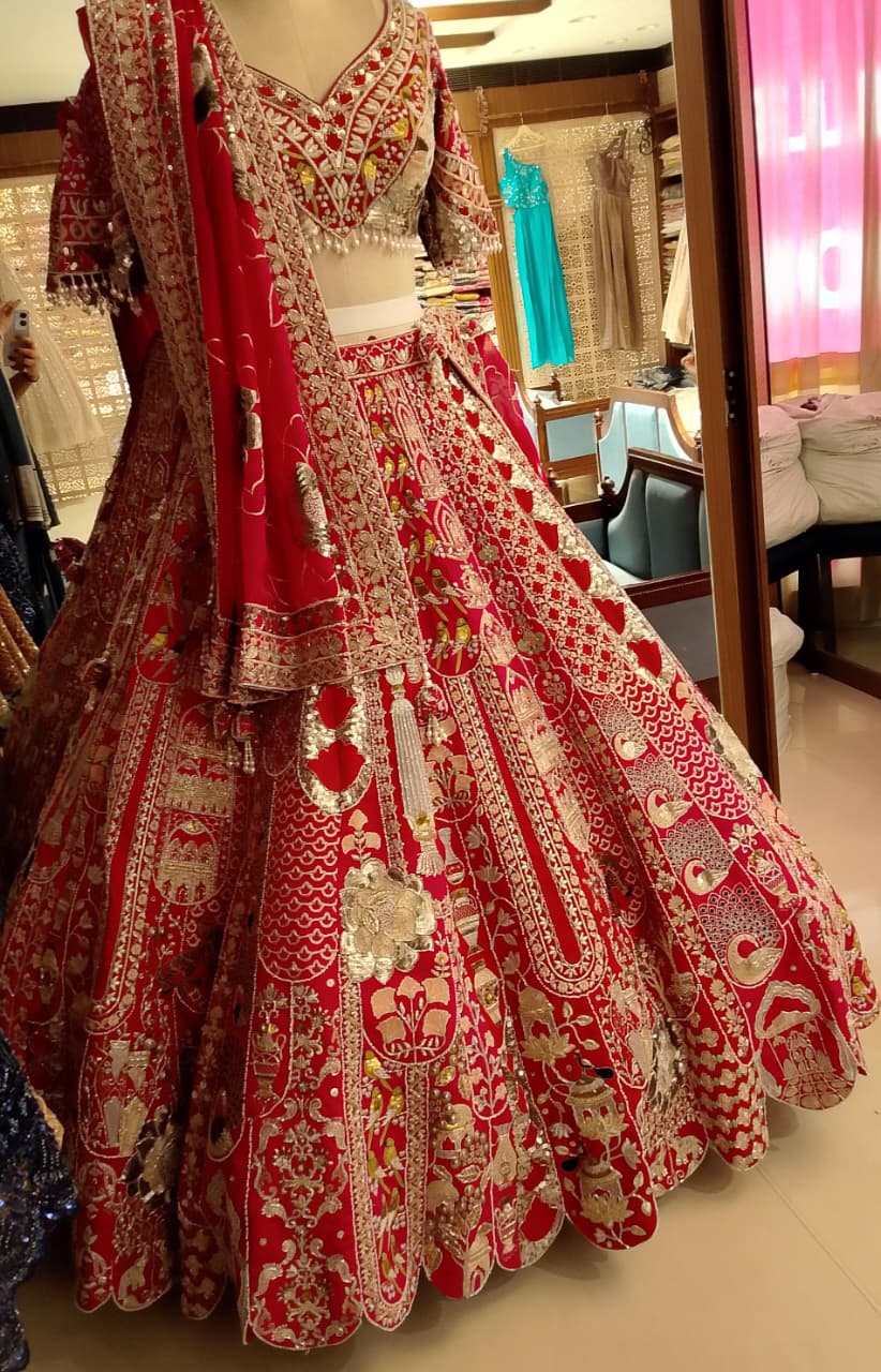 WEDDING,RECEPTION FUNCTIONAL BRIDAL LEHENGA CHOLI