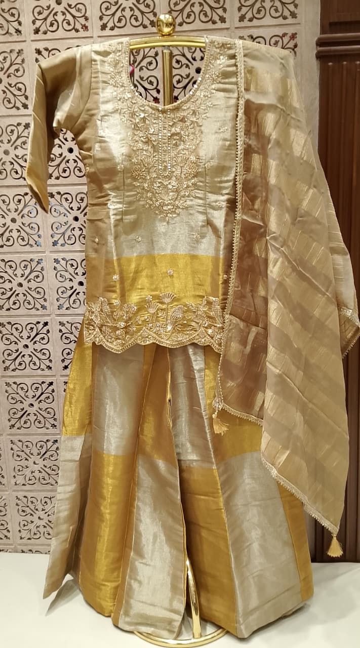 MEHENDI,HALDI FUNCTIONAL PARTY WEAR OUTFIT