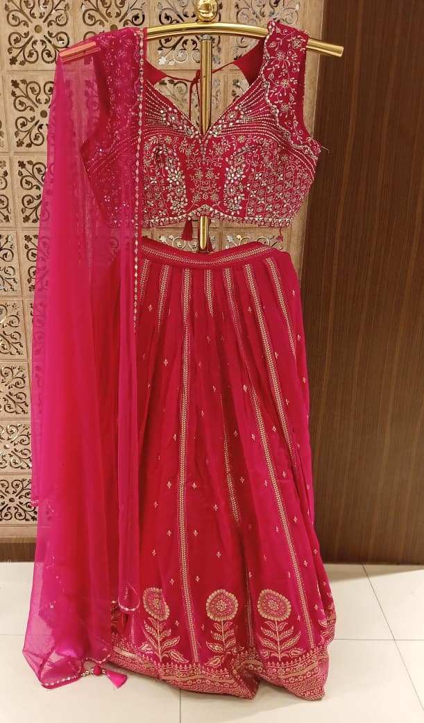 Wedding functions, Sangeet nights, festive galas, and Mehendi celebrations.