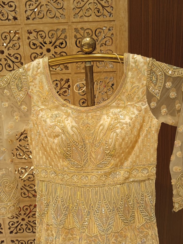 ngagement ceremonies, festive gala dinners, or traditional evening receptions