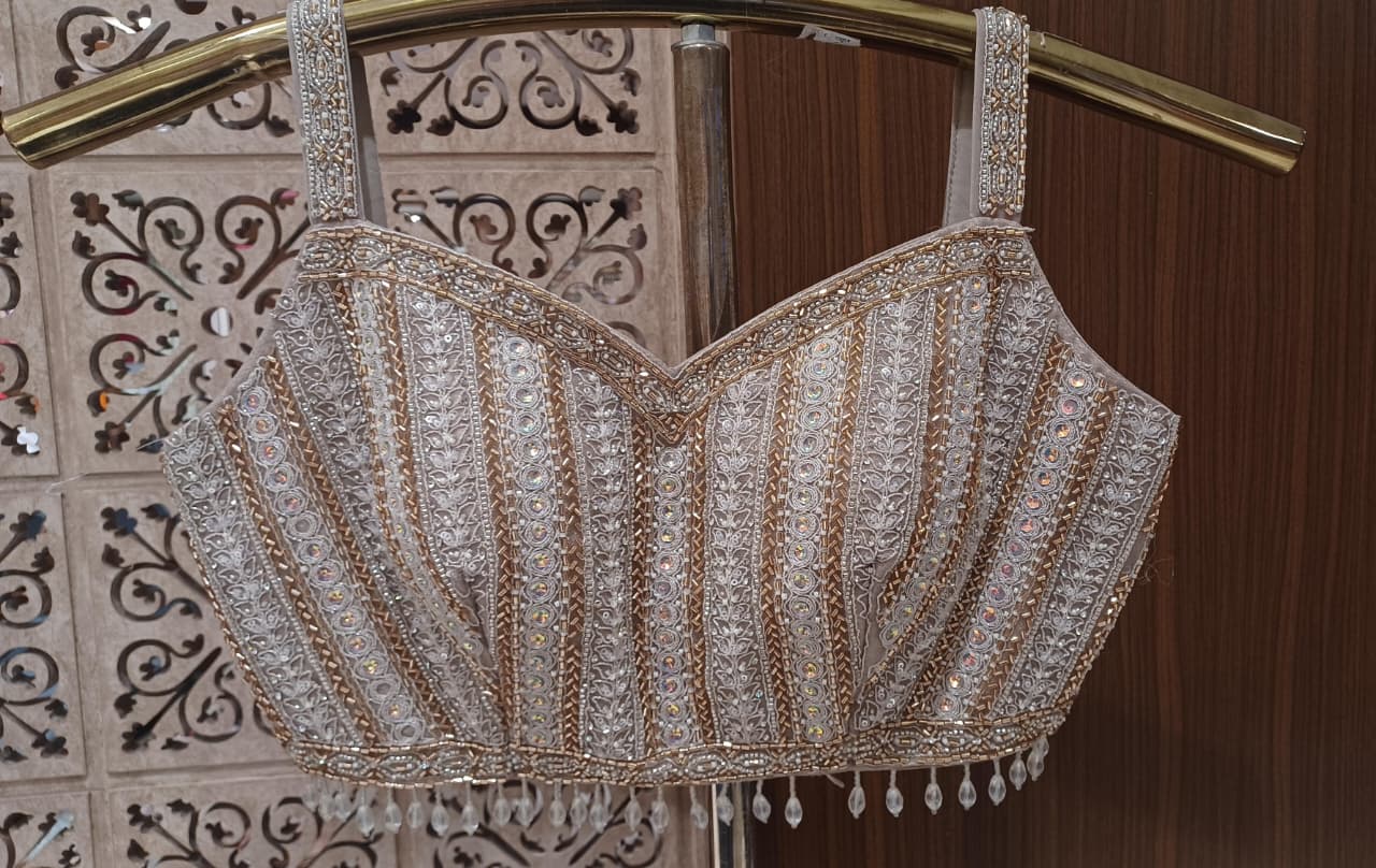 Evening cocktail parties, black-tie weddings, reception ceremonies, and upscale festive celebrations