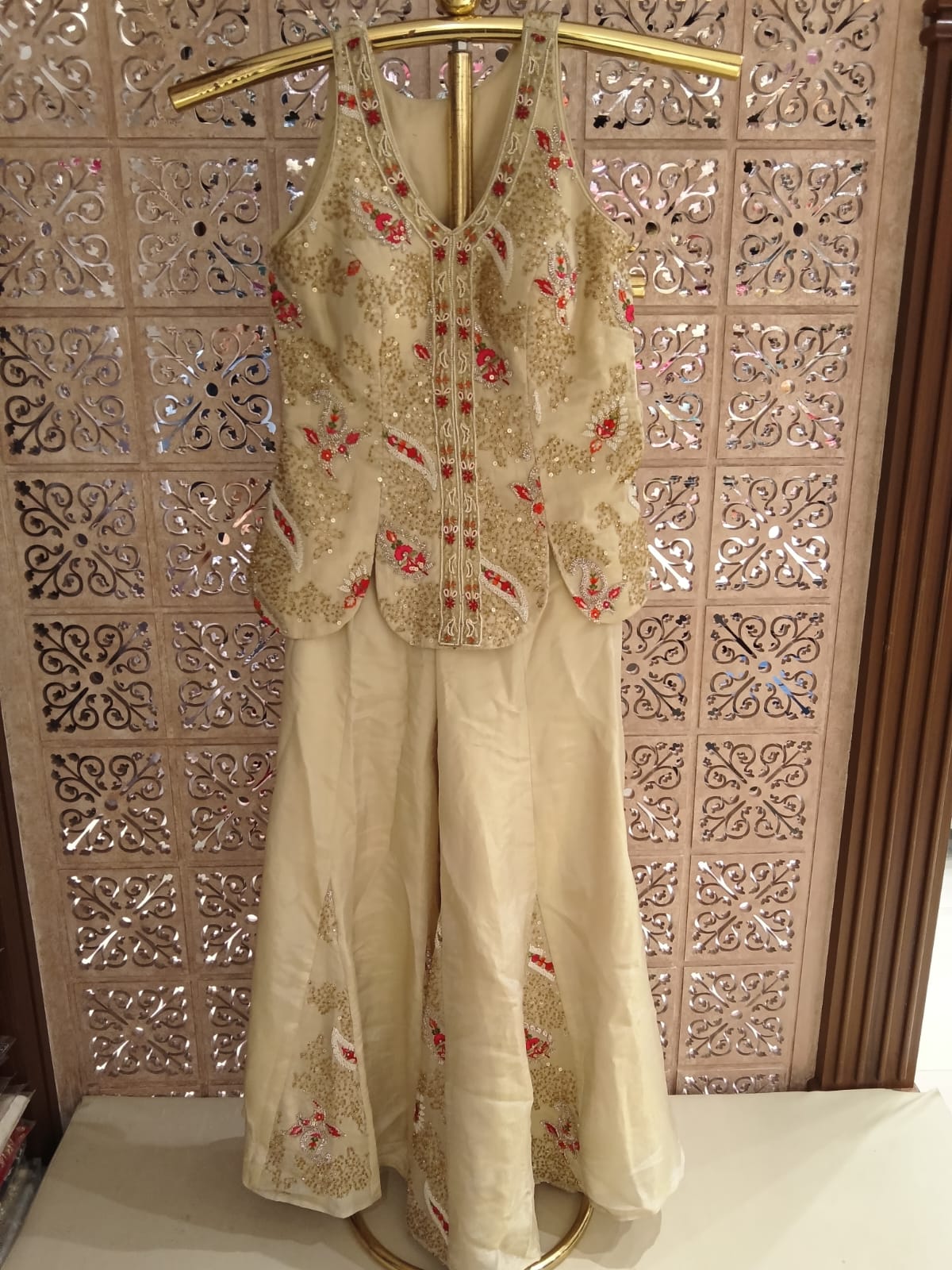 Festive celebrations, weddings, mehendi functions and elegant gatherings