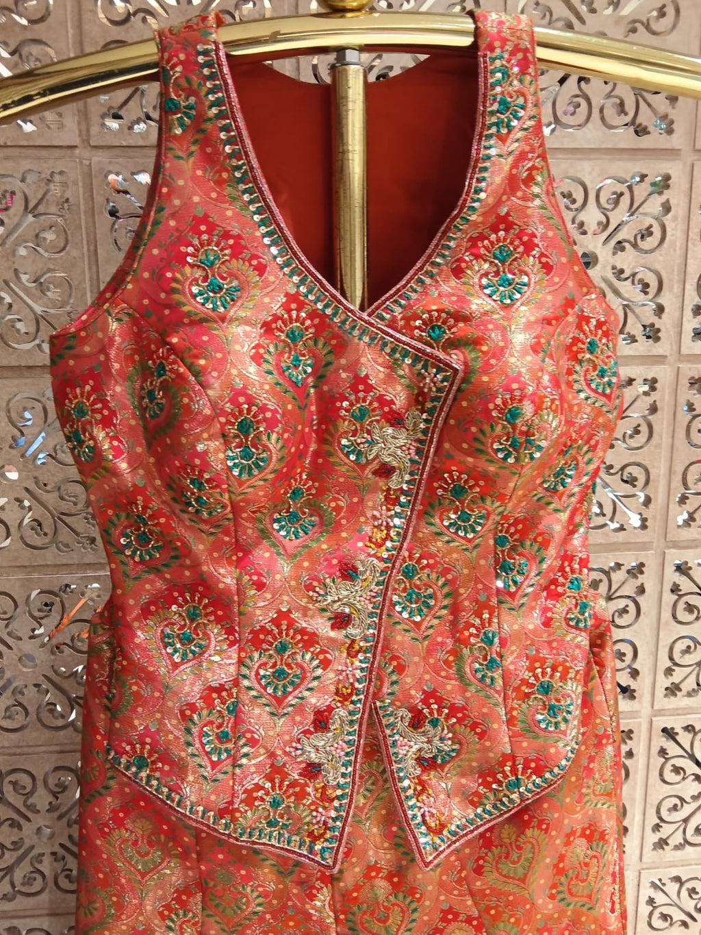 Festive celebrations, weddings, mehendi, sangeet and evening occasions