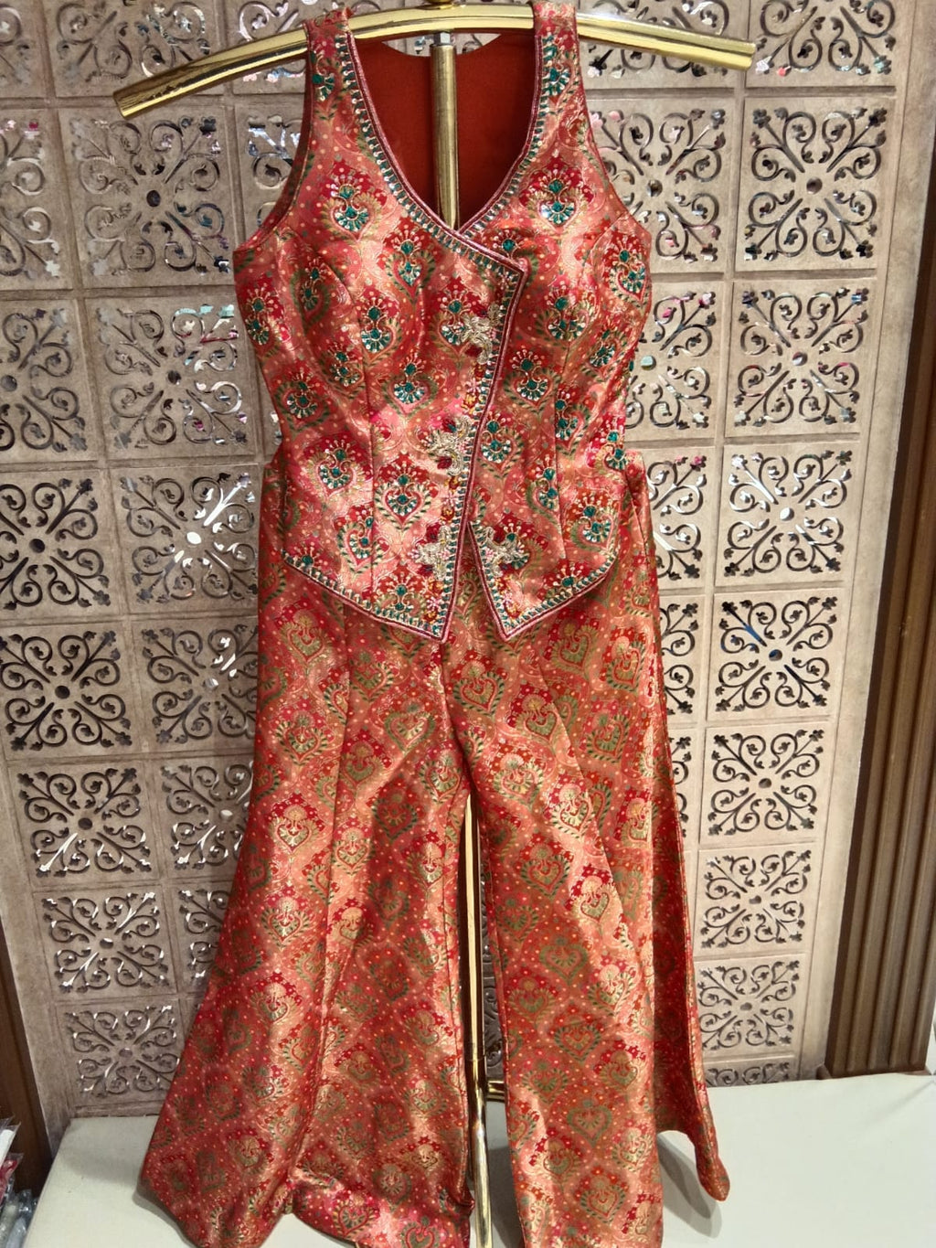 Festive celebrations, weddings, mehendi, sangeet and evening occasions