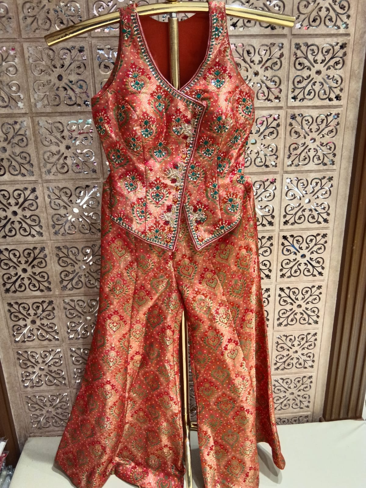 Festive celebrations, weddings, mehendi, sangeet and evening occasions