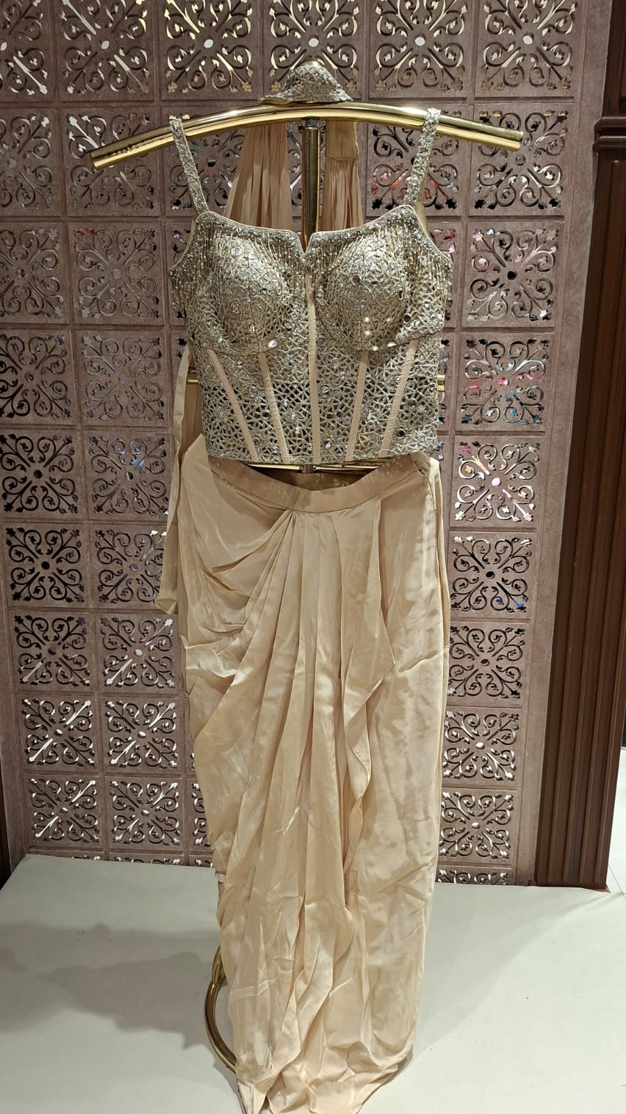 Cocktail parties, wedding receptions, sangeet celebrations, festive occasions, and evening events.