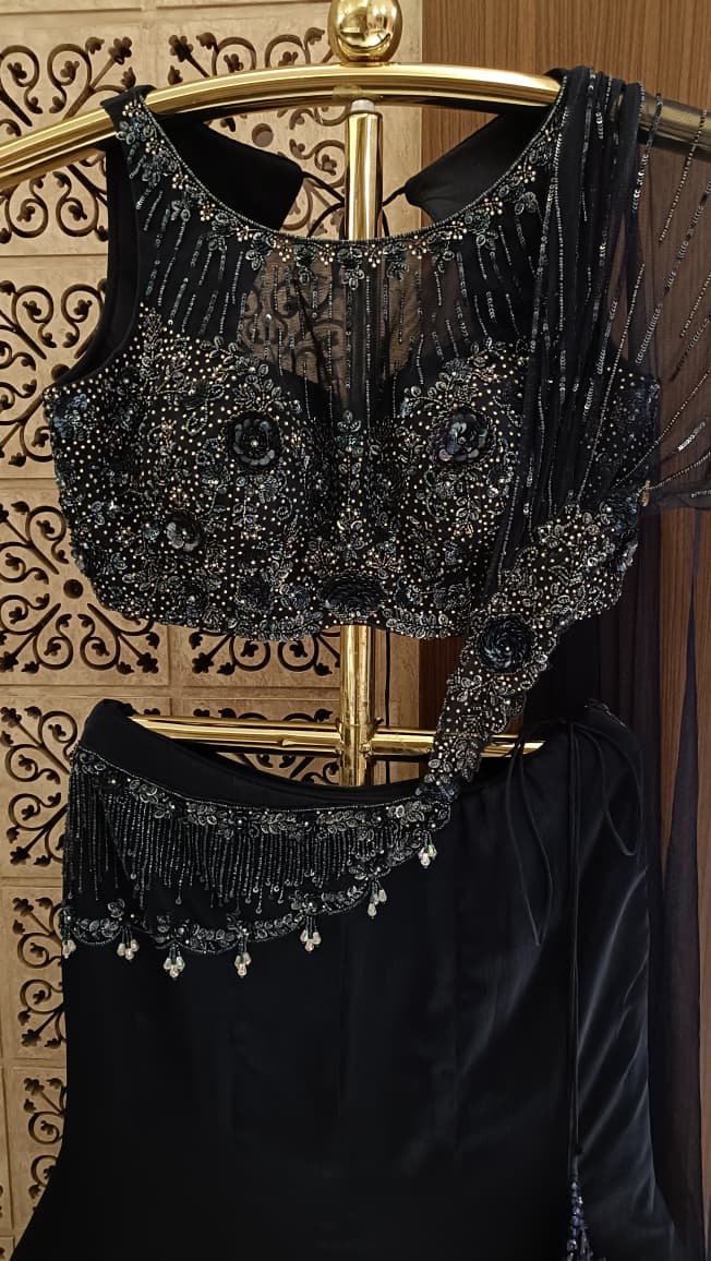 Sangeet, cocktail parties, receptions, festive celebrations, and glamorous evening occasions.