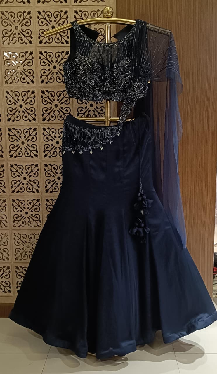 Sangeet, cocktail parties, receptions, festive celebrations, and glamorous evening occasions.
