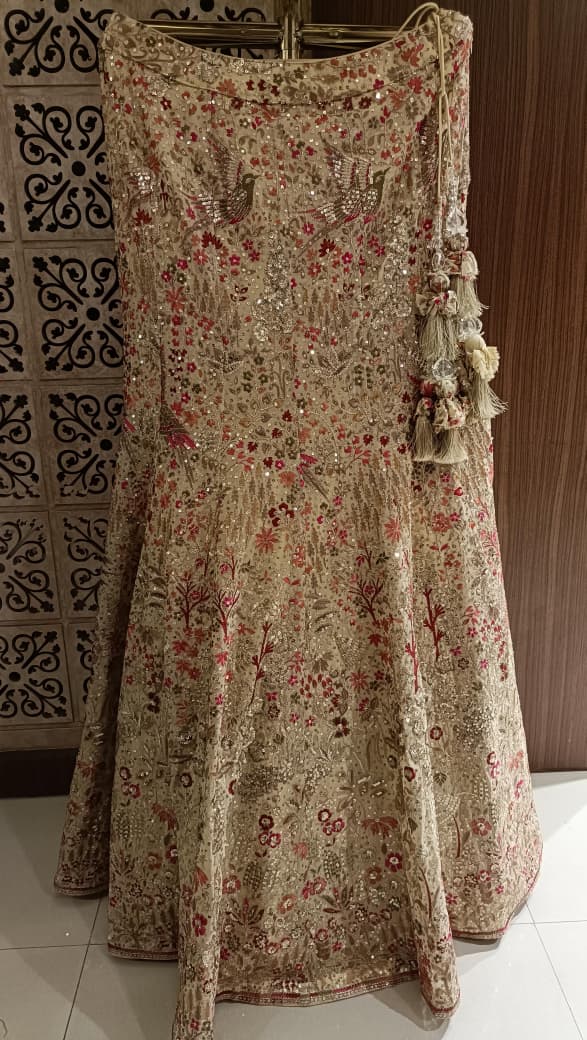 Weddings, receptions, sangeet ceremonies, festive celebrations, and evening occasions