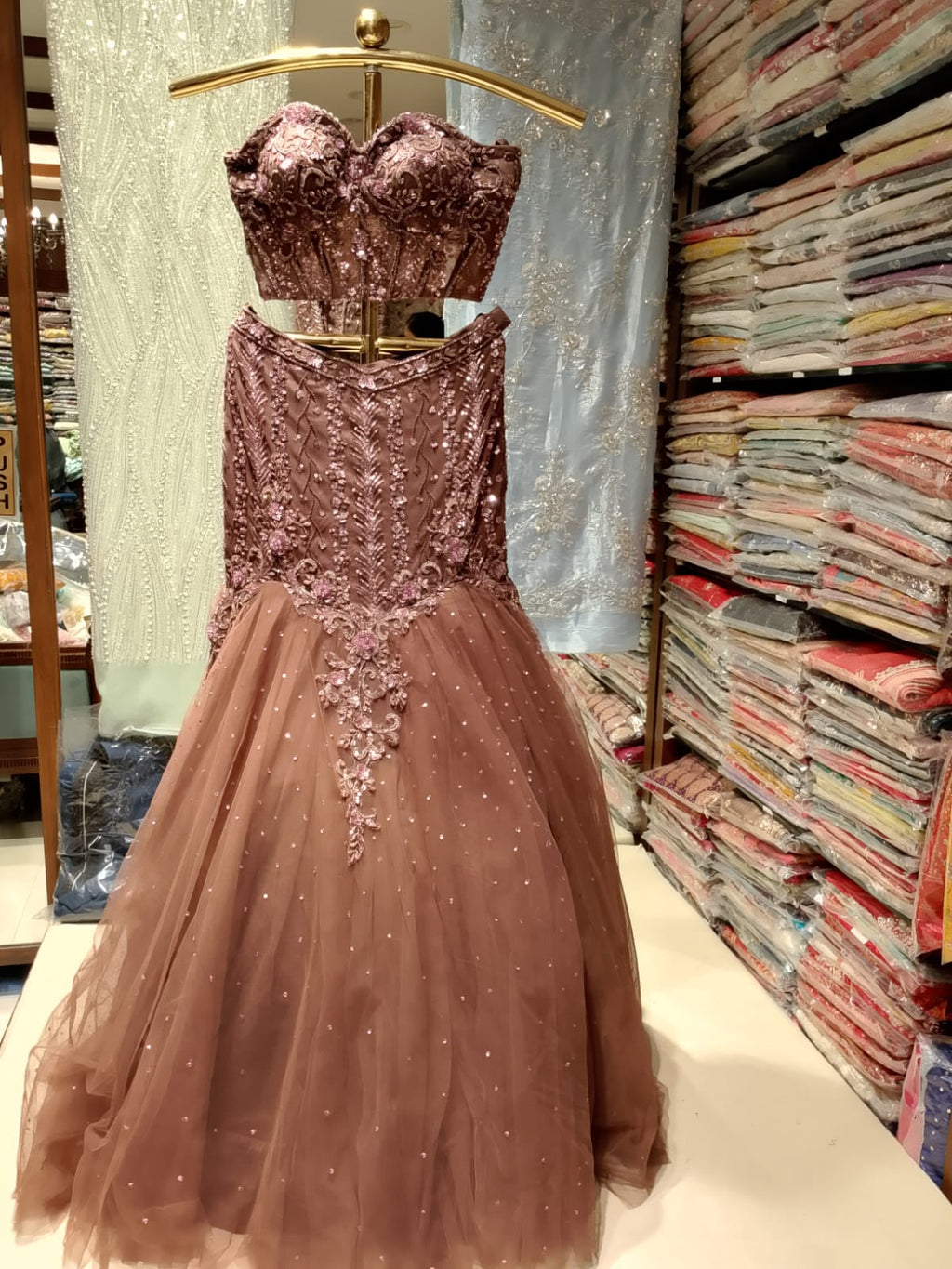 Fish-cut, Receptions, sangeet ceremonies, cocktail parties, weddings, and glamorous evening celebrations.