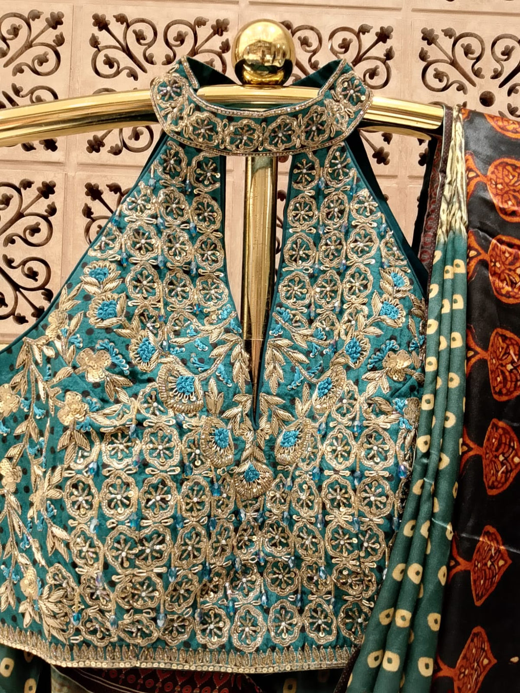 Weddings, receptions, sangeet ceremonies, cocktail parties, festive celebrations, and evening events.