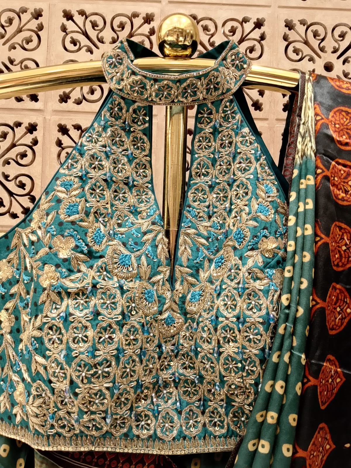 Weddings, receptions, sangeet ceremonies, cocktail parties, festive celebrations, and evening events.