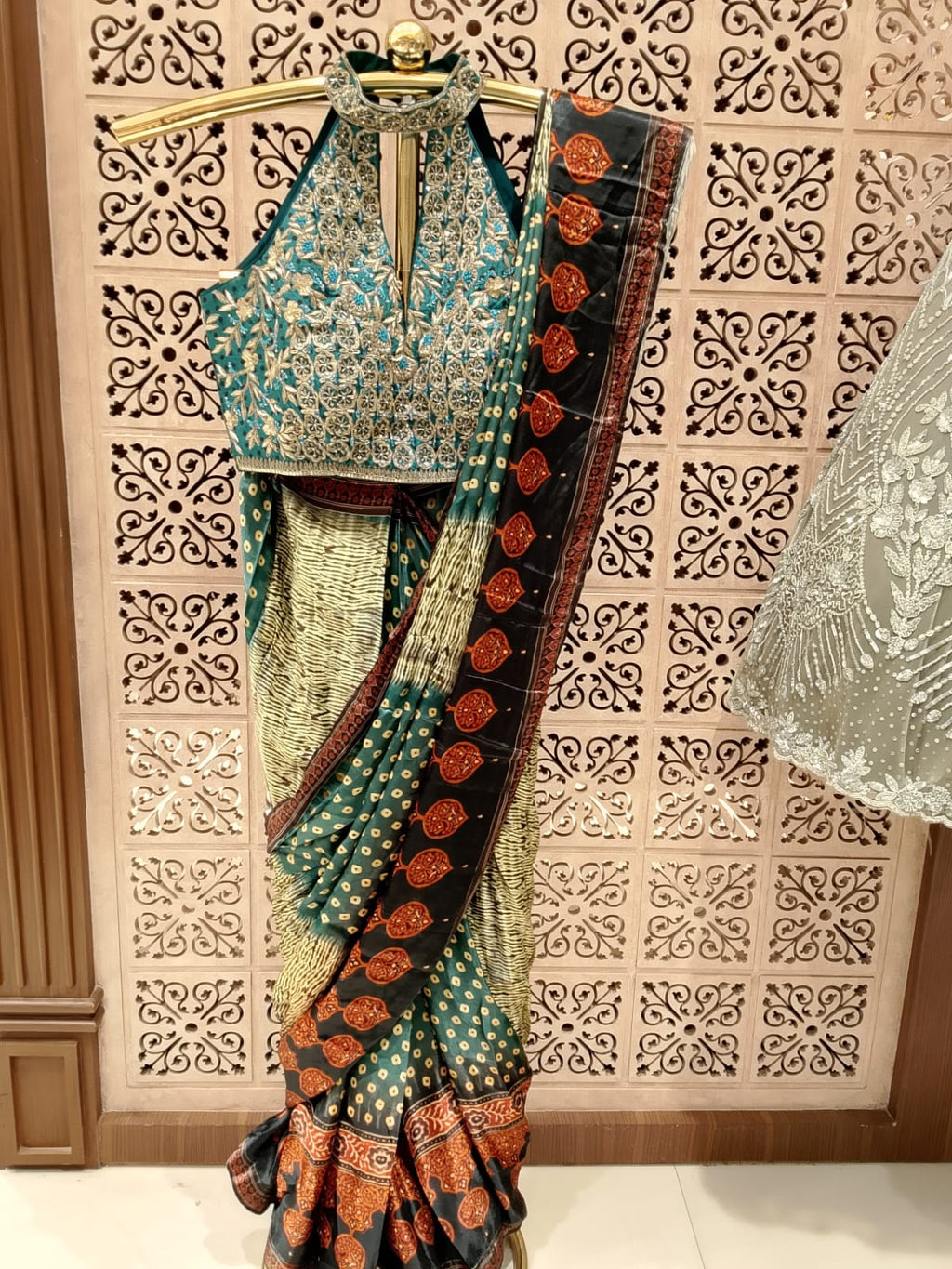 Weddings, receptions, sangeet ceremonies, cocktail parties, festive celebrations, and evening events.