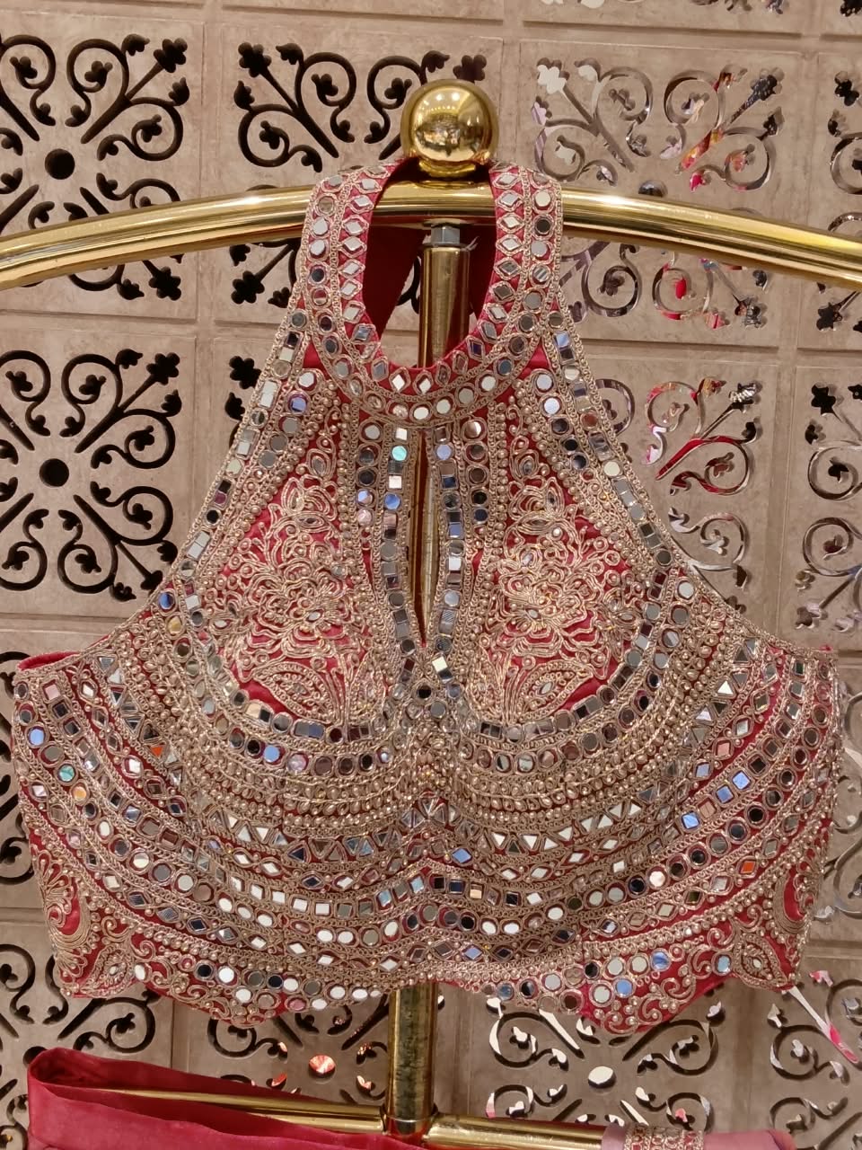 Cocktail evenings, Sangeet galas, destination weddings, Mehendi sundowners, and upscale festive parties