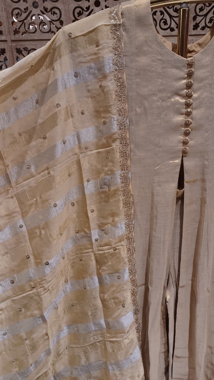 festive look ideal for Eid, Diwali, wedding guest styling, and formal celebrations.
