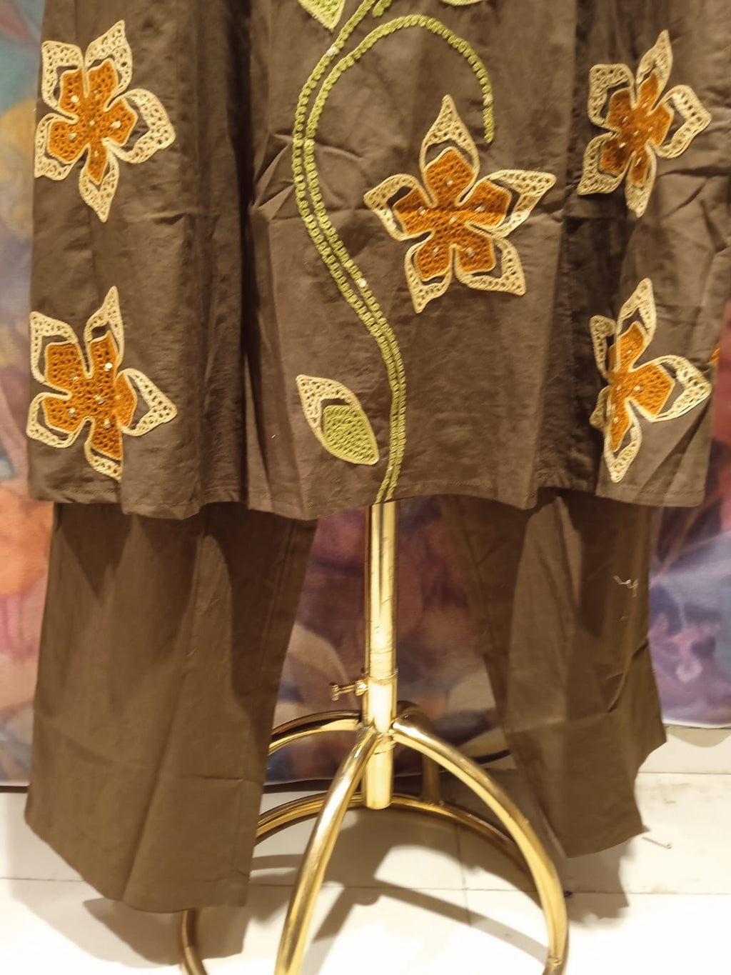 Olive Brown The Earthy Elegance Applique Work Mul Cotton Kurta Set.