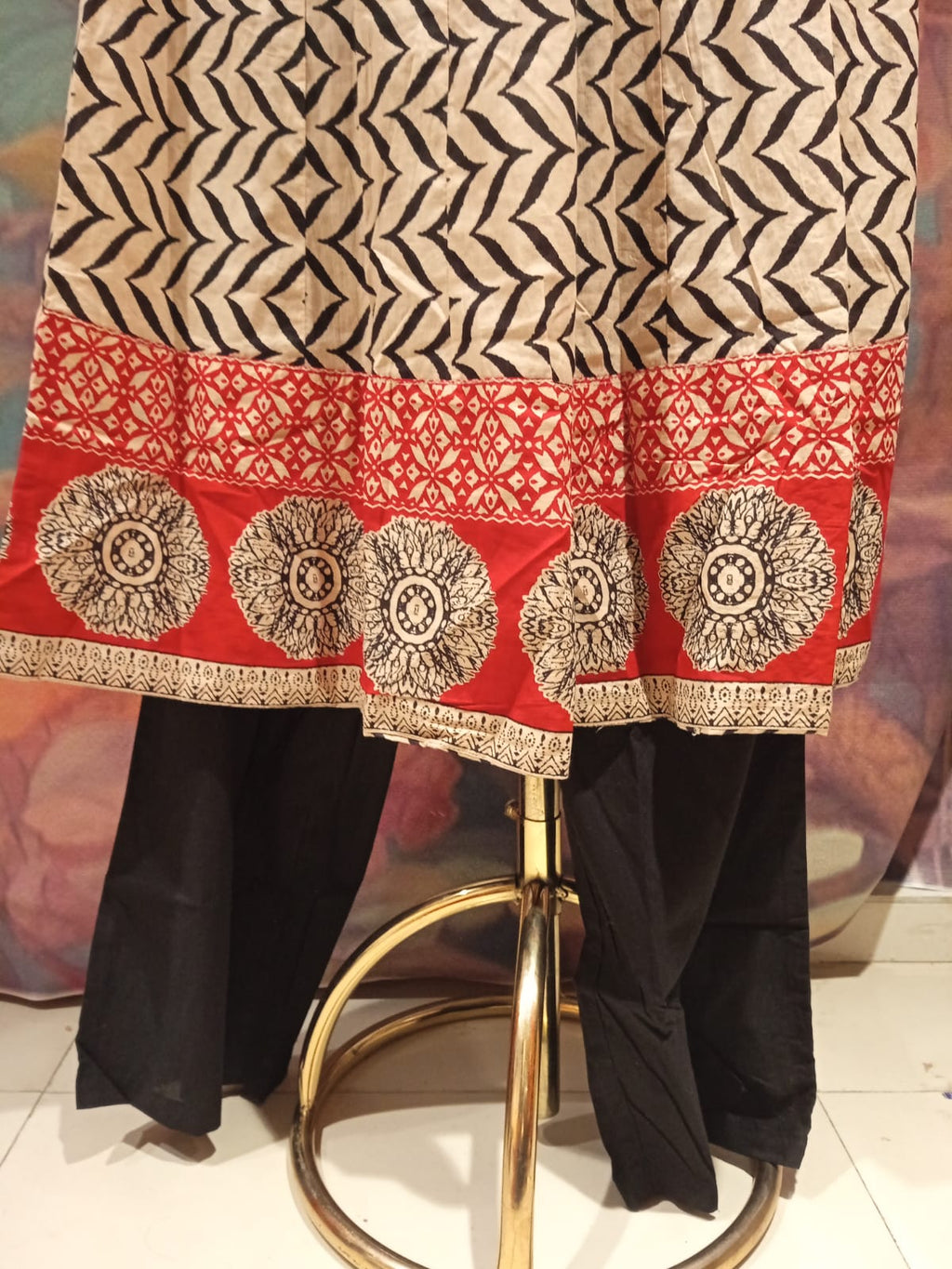 Cream Tribal Chevron Mul Cotton Ajrakh-Inspired Kurta Pant Set.