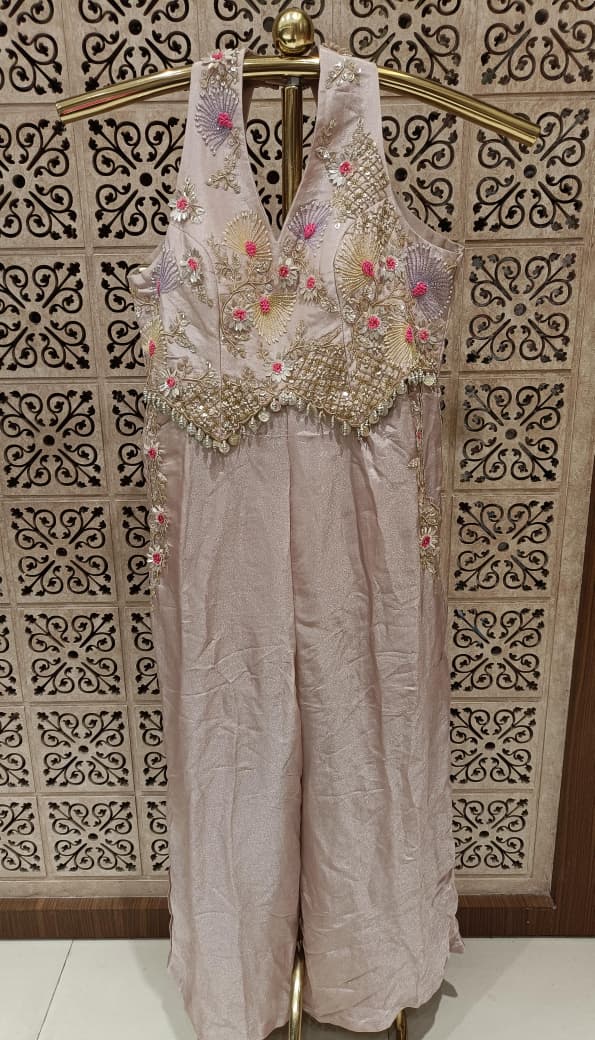 Indo-Western jumpsuit .Perfect for pool parties, mehendi functions, destination weddings, or festive luncheons.