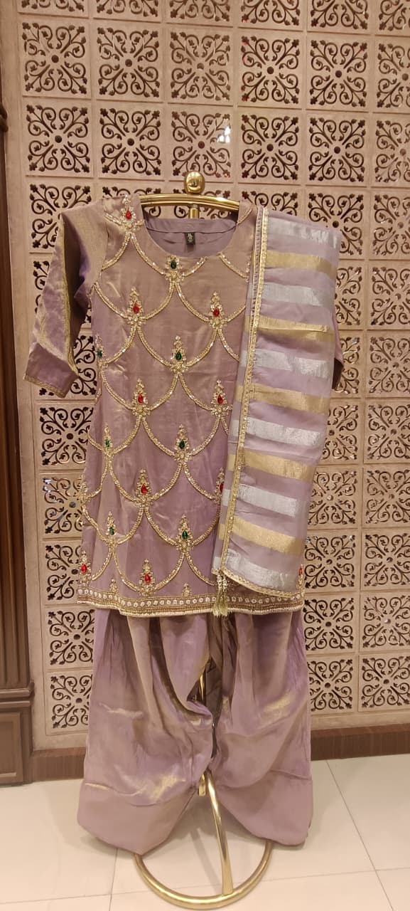 Levender Hand-Embroidered Scallop Farshi Salwar Suit Set.