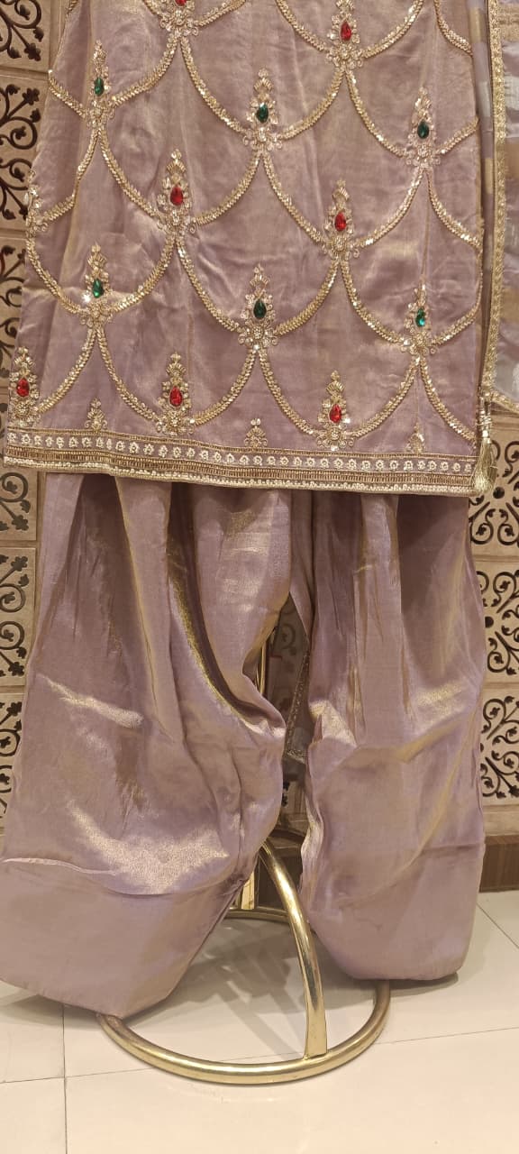 Levender Hand-Embroidered Scallop Farshi Salwar Suit Set.