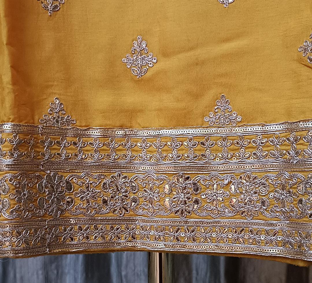 HALDI AND MEHANDI FUNCTION WEAR STRAIGHT CUT SUIT