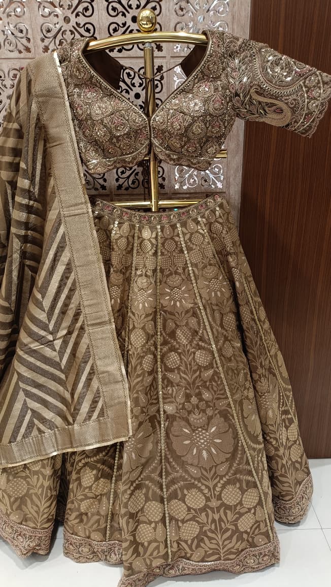 MEHENDI,HALDI WEDDING FUNCTIONAL PARTY WEAR LEHENGA CHOLI